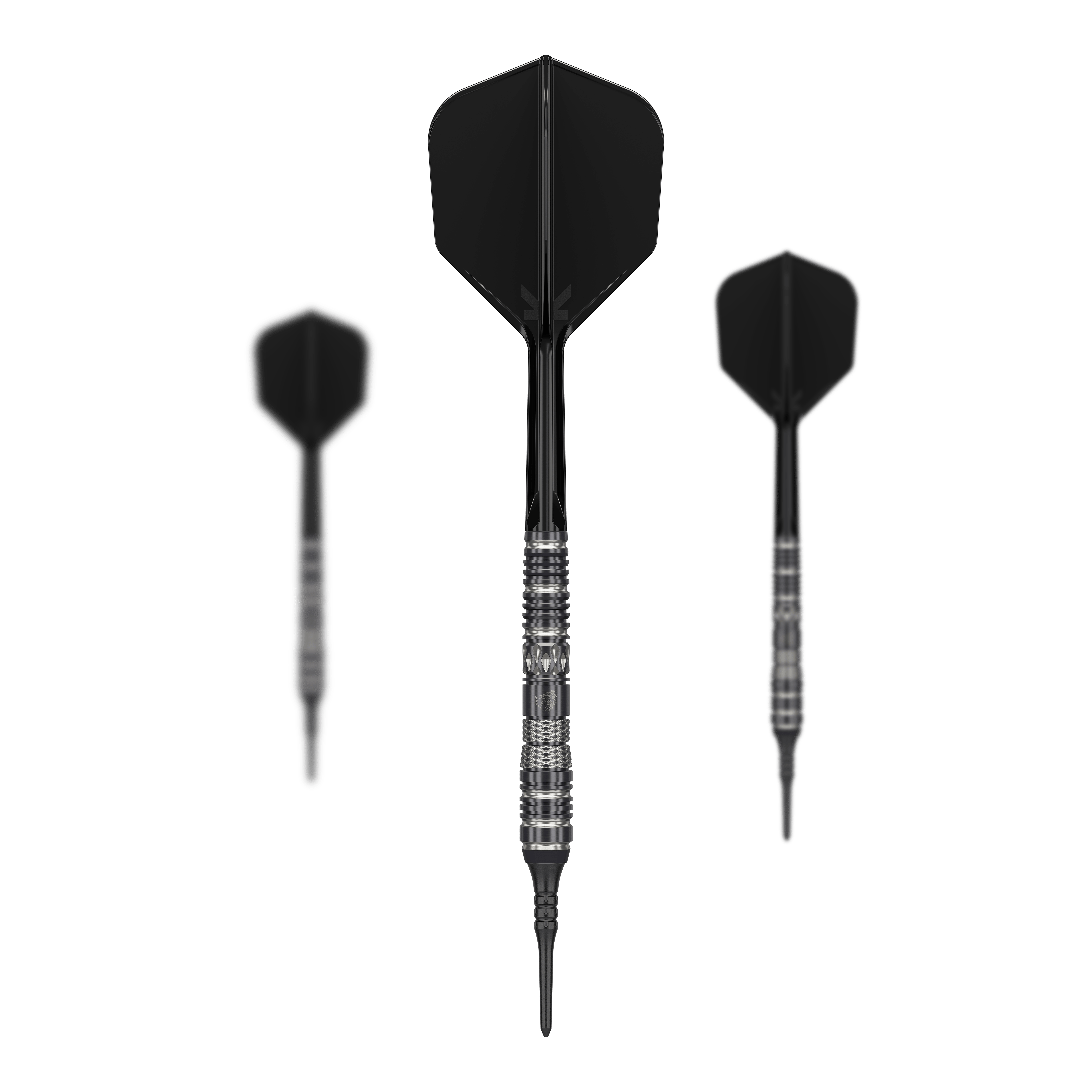 Šipky Target Japan Black Marque Dragon 3 měkké - 18g Das Bild zeigt drei schwarze Softdarts aus der Serie "Target Japan Black Marque Dragon 3" mit einem Gewicht von 18g. Der mittlere Dart ist zentral und größer dargestellt, während die beiden anderen im Hintergrund stehen.