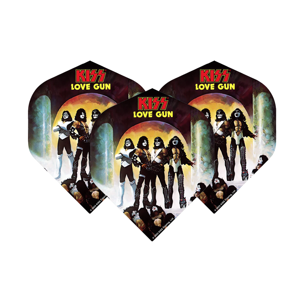 Mission Kiss Love Gun No2 Standardní lety Das Bild zeigt drei Dartflights mit dem Aufdruck "KISS LOVE GUN" und einer Abbildung der Bandmitglieder. Die Flights sind im Design des bekannten Kiss-Albums "Love Gun" gestaltet.