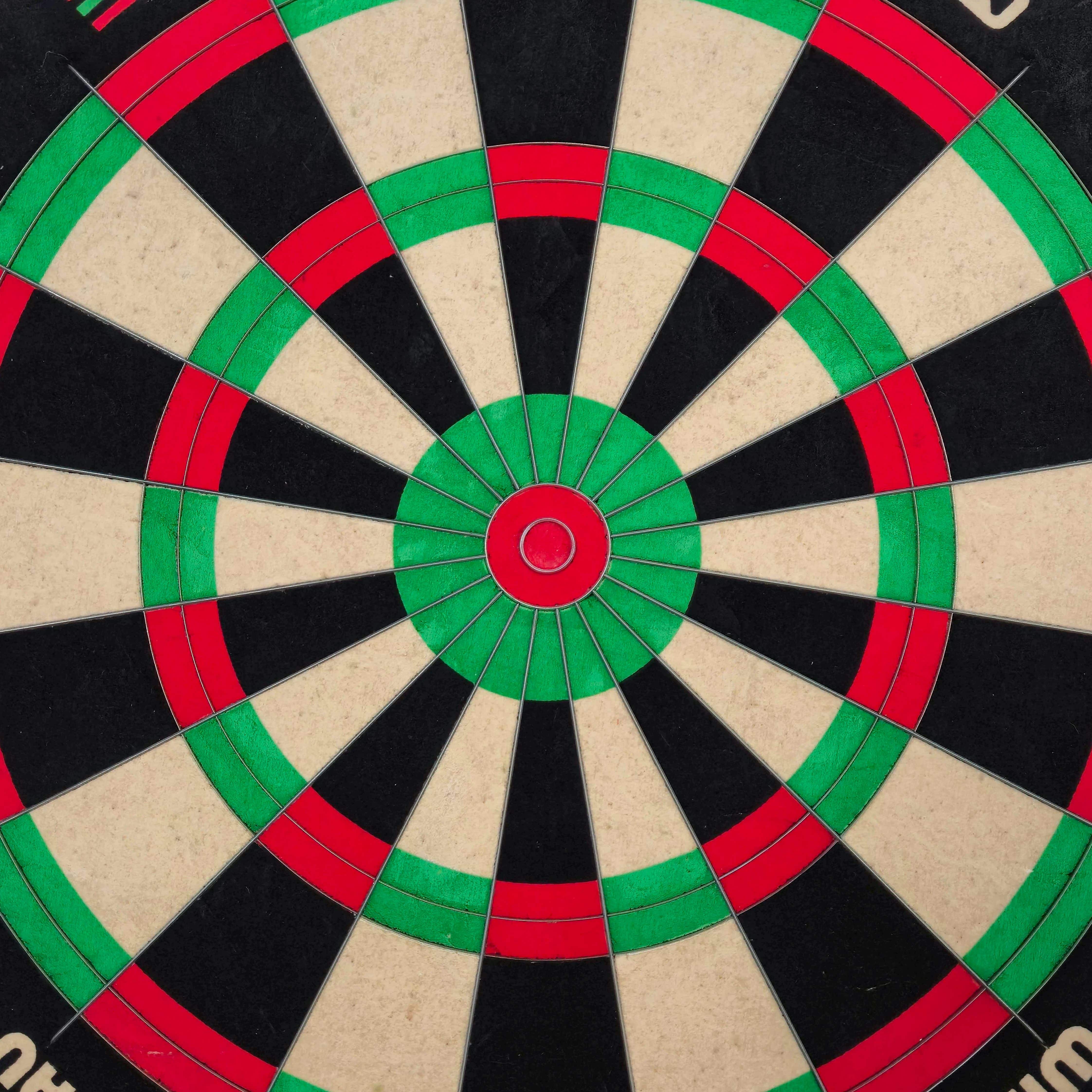 Winmau ekvalizér ocelový terč Dieses Bild stellt das Winmau Equalizer Steeldartboard dar. Das Steeldartboard eignet sich für präzises Dartspielen.