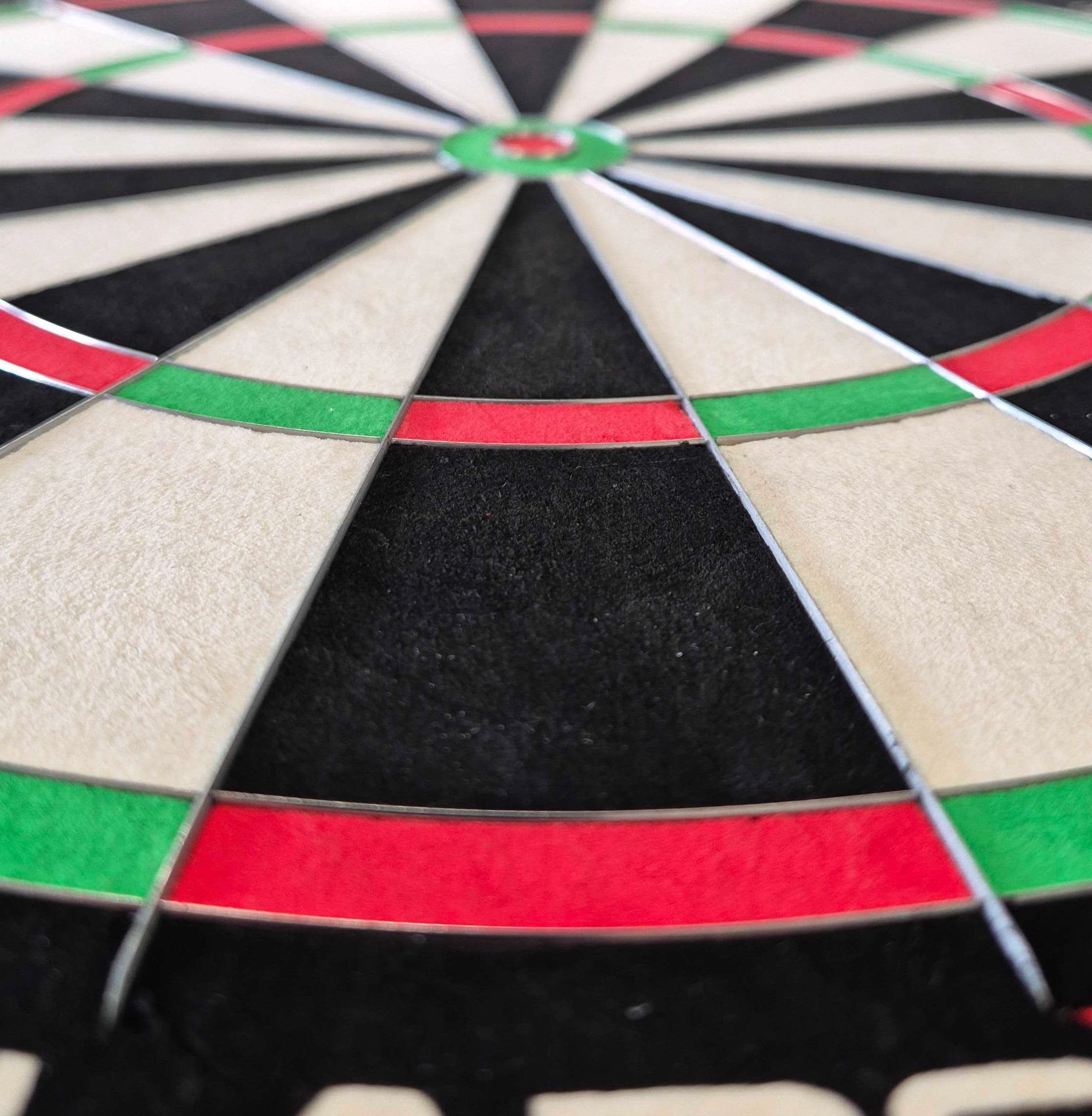 Ocelový terč Winmau Blade X ProCore Das Bild zeigt das Produkt Winmau Blade X ProCore Steeldartboard. Dies ist eine hochwertige Steeldart-Dartscheibe für ambitionierte Spieler.