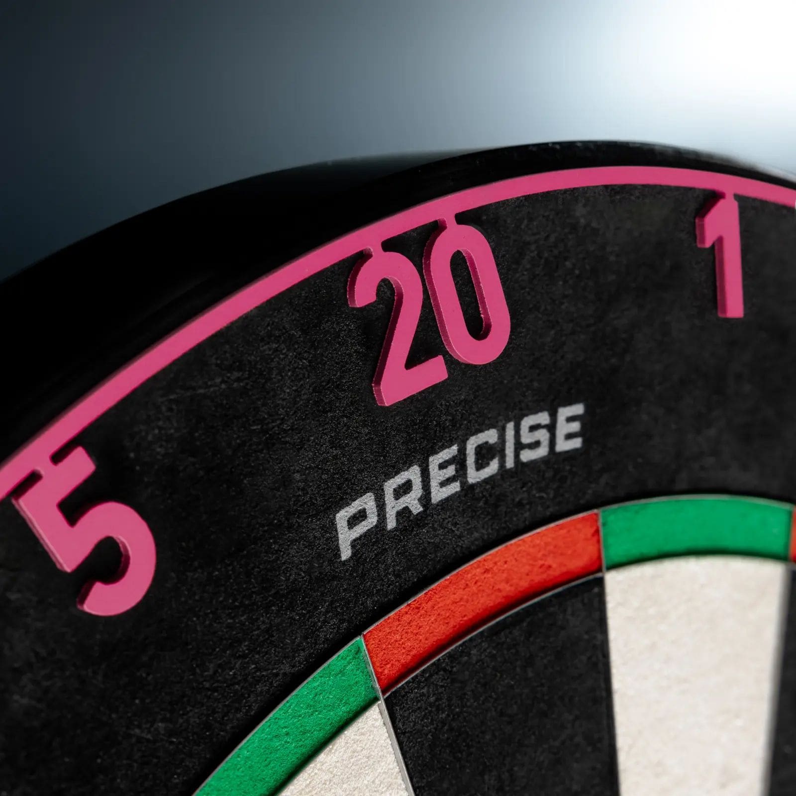 Precise 180 Endorphine Steel Dartboard s číslovaným kroužkem - Cyber Pink Zu sehen ist das Precise 180 Endorphine Steeldartboard mit Nummernring in der Farbe Cyber Pink. Dieses Board bietet präzises Werfen und modernes Design.