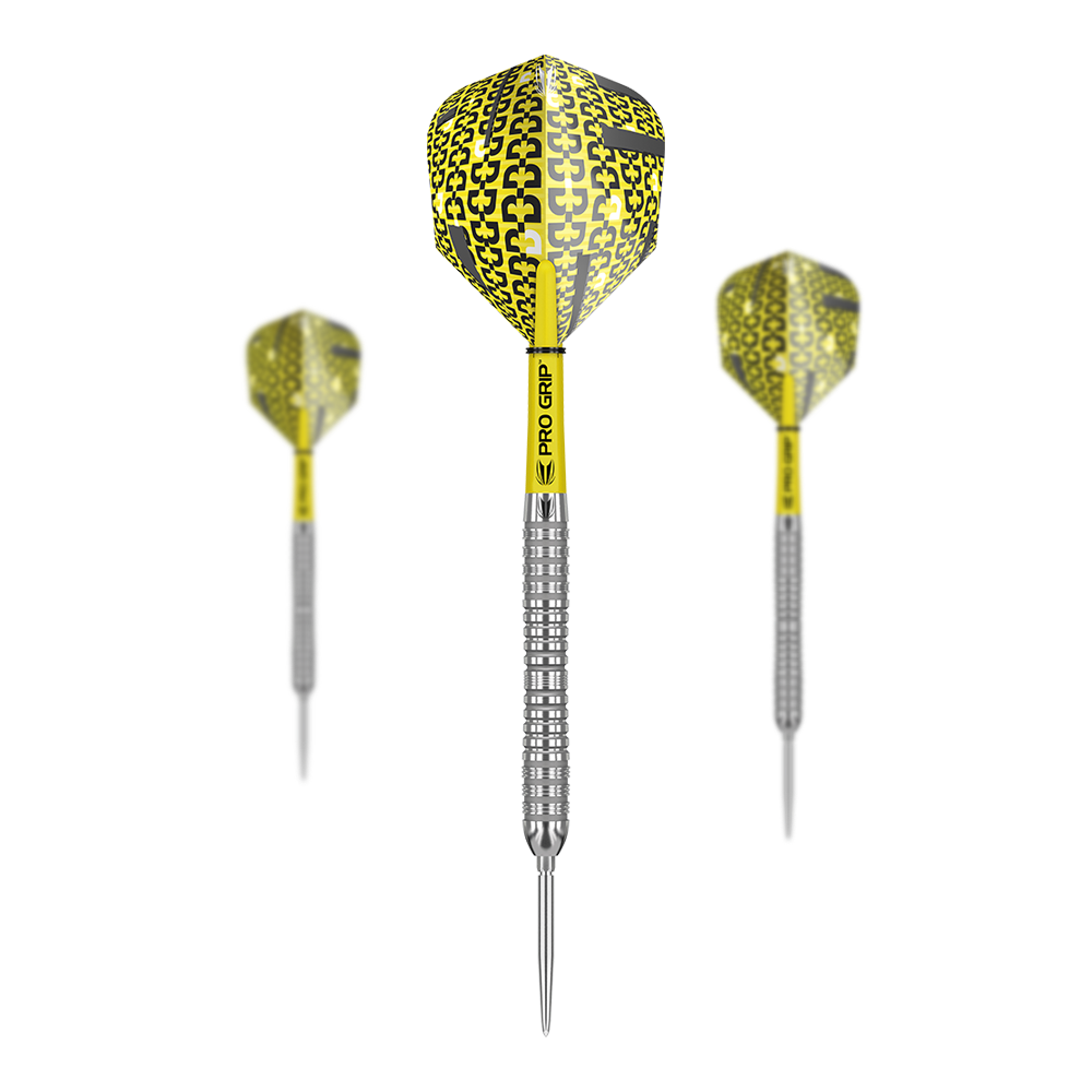 Ocelové šipky Target Bolide 04 Swiss Point Das Bild zeigt drei Steeldarts des Modells "Target Bolide 04 Swiss Point" mit gelb-schwarzen Flights. Die Darts haben einen silbernen, geriffelten Schaft und gelbe "Pro Grip" Stiele.