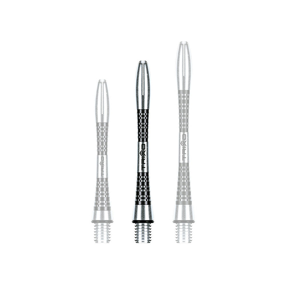 7013-401_Winmau_Triad_Aluminium_Shafts_Schwarz_41mm_1ne2osdBZLxjYH Auf dem Bild sind drei unterschiedlich lange Aluminium-Dartschäfte zu sehen. Sie sind silberfarben mit schwarzen Rillen und haben ein modernes, geriffeltes Design.