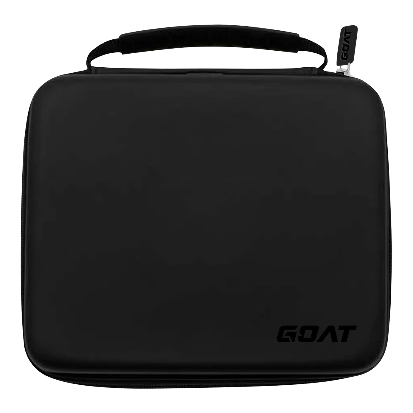 Peněženka GOAT Locker XXL Dart Das Bild zeigt ein schwarzes, rechteckiges Etui mit einem Henkel oben. In der unteren rechten Ecke befindet sich das Logo „GOAT“.