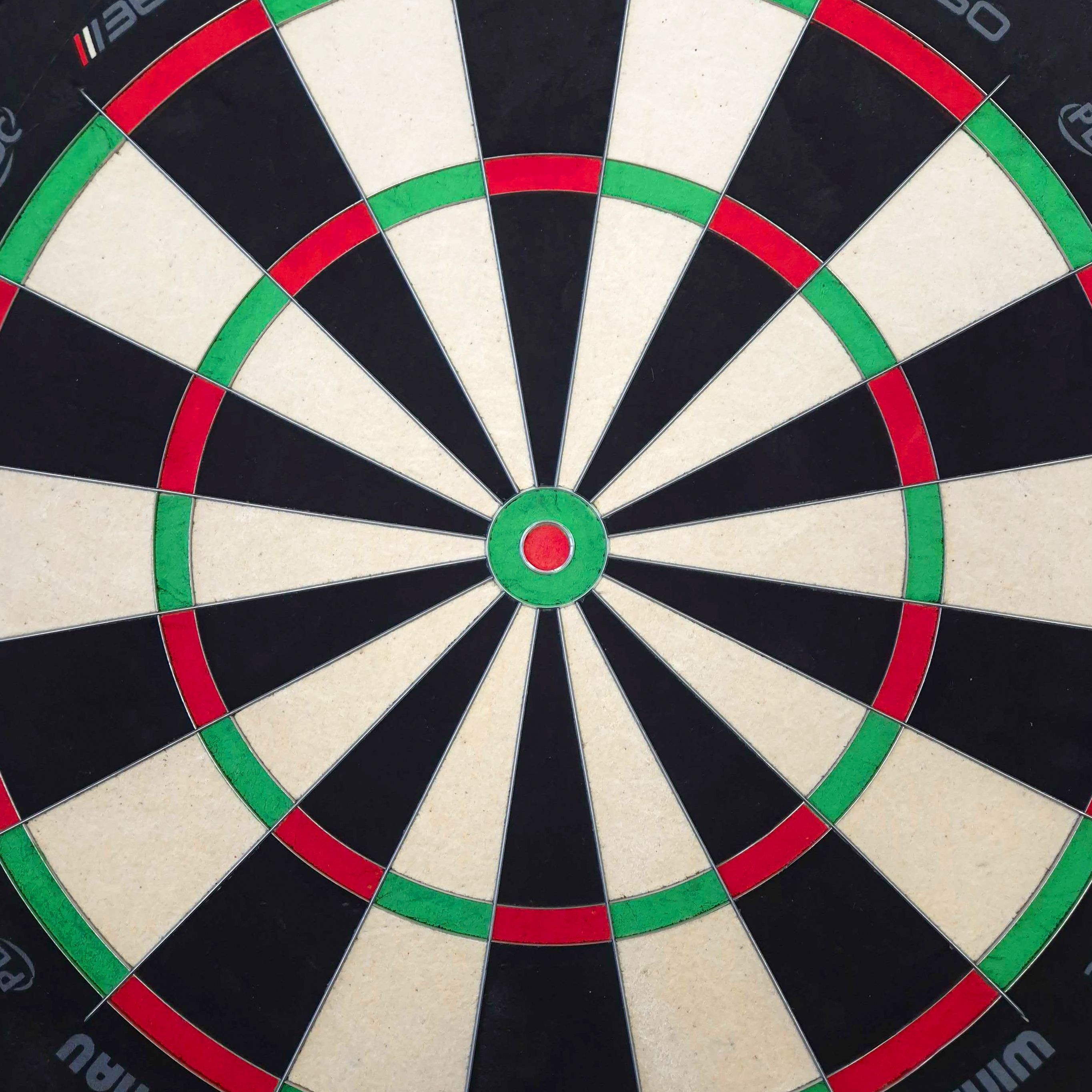Der Bildinhalt ist unbekannt, aber der Dateiname verweist auf ein Winmau Blade 360 Steeldartboard. Es könnte ein weiteres Produktfoto eines Steeldartboards sein.