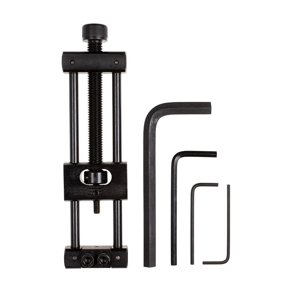 Designa Dart Repointer Black Pro Edition - Výměna hrotů Zu sehen ist der Designa Dart Repointer Black Pro Edition - Spitzenwechsler. Das Gerät ermöglicht das Austauschen von Spitzen an Darts.
