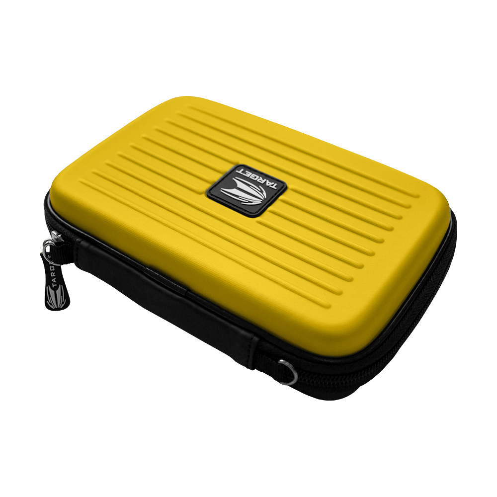 125857_Target_Takoma_XL_Dartwallet_Gelb_2 Das Bild zeigt ein gelbes Dartwallet namens "Target Takoma XL Dartwallet". Das Etui hat eine robuste, gerippte Oberfläche und einen Reißverschluss.