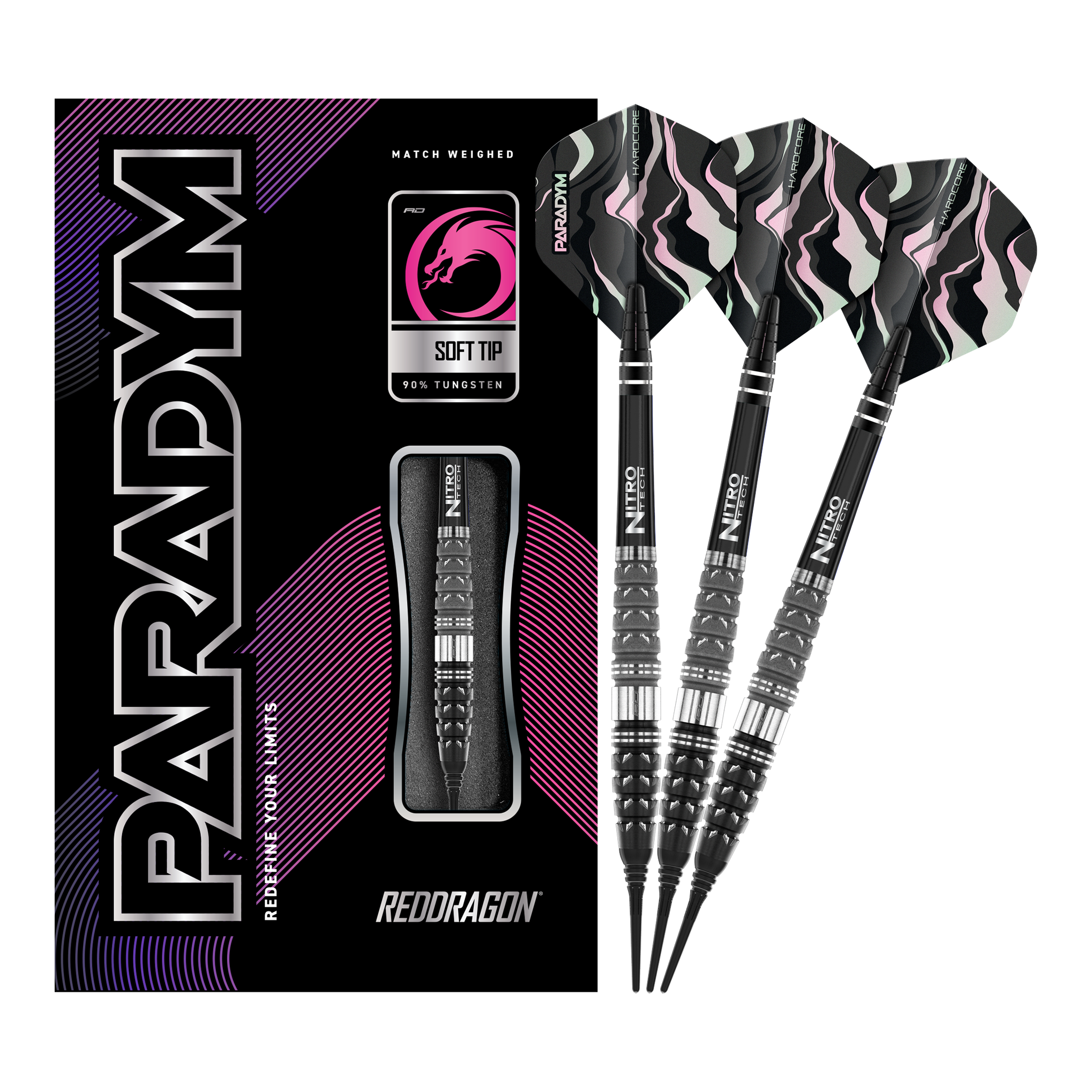 Auf dem Bild sind die Red Dragon Paradym Torpedo Softdarts mit 20 Gramm Gewicht zu sehen. Die Verpackung und drei Darts mit schwarz-silbernen Spitzen und auffälligen Flights sind abgebildet.
