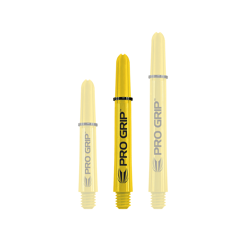 Target Pro Grip Shafts – 3 sady – žlutá Auf dem Bild sind drei gelbe Dart-Schäfte der Marke "Pro Grip" in verschiedenen Längen zu sehen. Sie stehen aufrecht nebeneinander vor weißem Hintergrund.