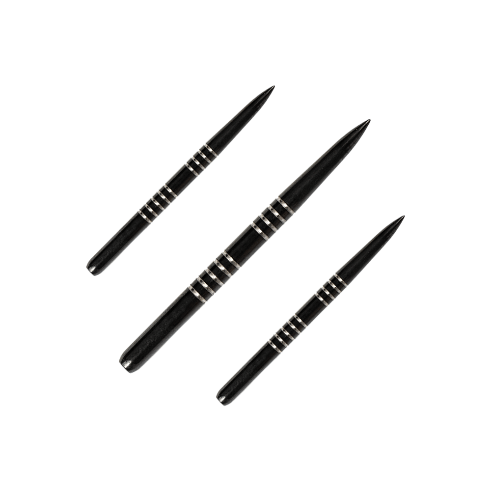 Das Bild zeigt drei schwarze Steeldartspitzen des Produkts "Bulls GP1". Die Spitzen haben silberne Ringe als Verzierung.
