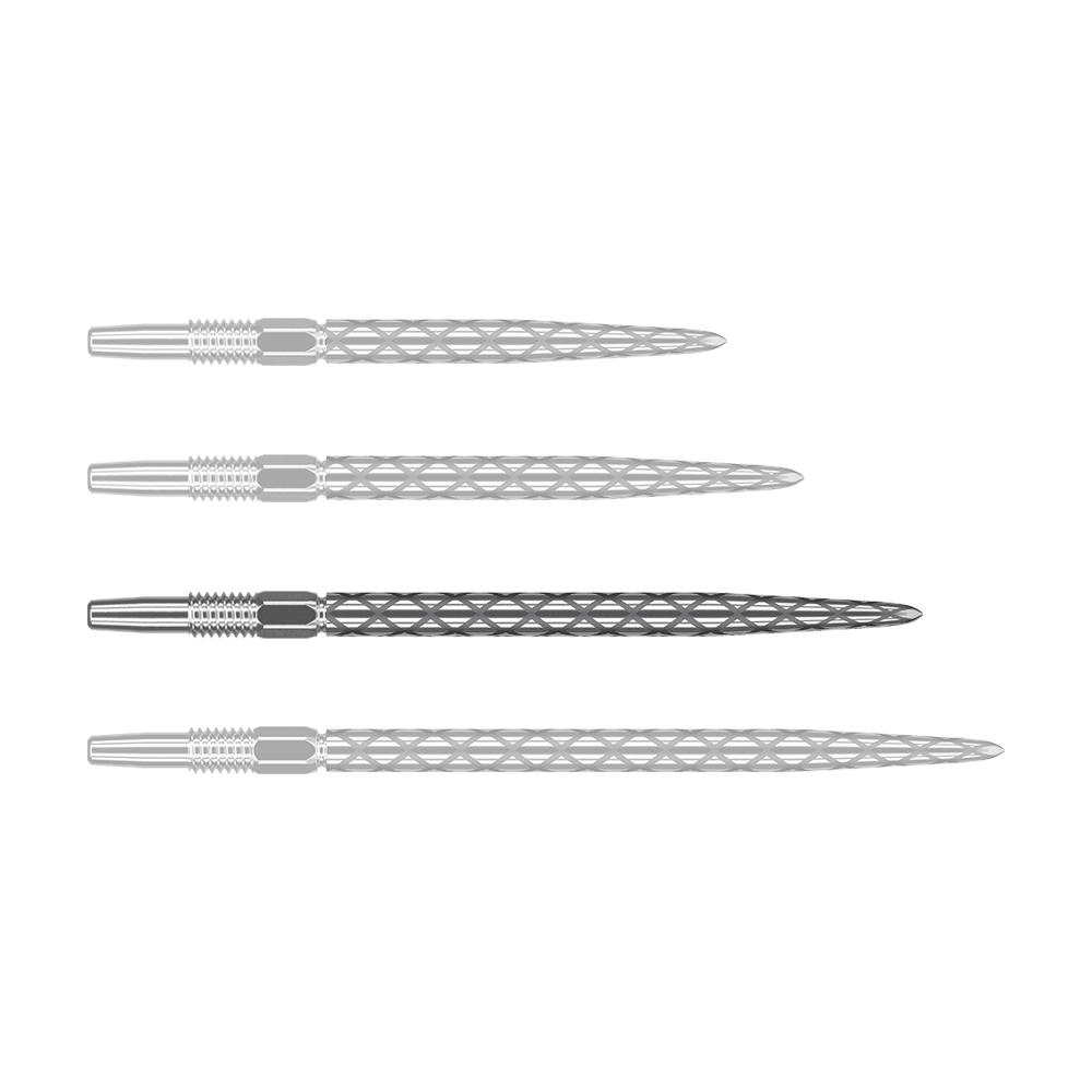 Zaměřte hroty šipek Swiss Diamond Pro Silver Points Das Bild zeigt vier silberne Dartspitzen, die nebeneinander liegen. Jede Spitze hat eine rautenförmige Struktur und ist aus Metall gefertigt.
