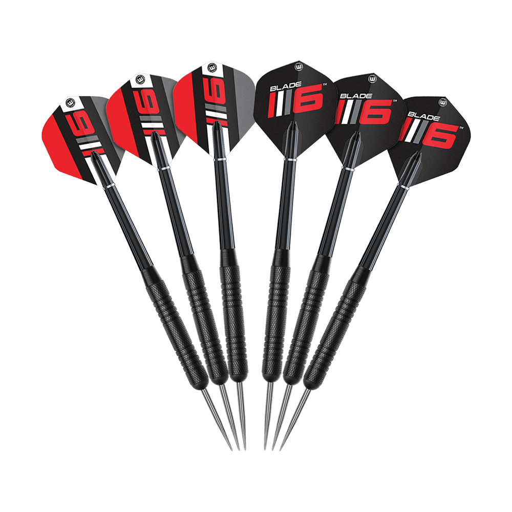 B6DSET_Winmau_Blade_6_Dartboard_Set_3 Das Bild zeigt zwei Sets Winmau Steeldarts mit jeweils drei Darts. Die Flights sind in Rot, Schwarz und Weiß mit der Aufschrift "Blade 6" gestaltet.