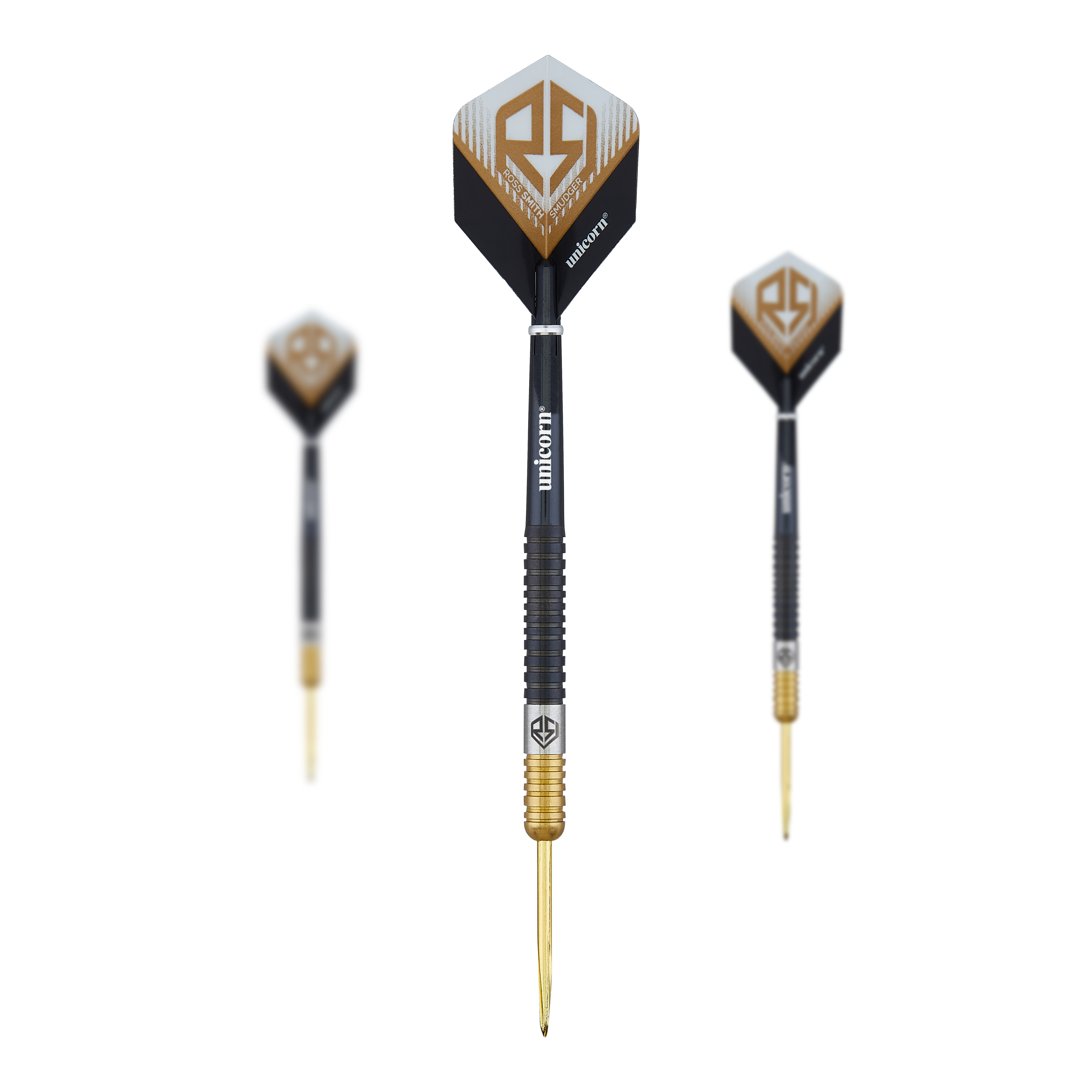 Šipky Unicorn Ross Smith dvoubarevné ocelové Das Bild zeigt drei Steeldarts des Produkts 'Unicorn Ross Smith Two-Tone Steeldarts'. Die Darts sind schwarz-goldfarben und tragen das Ross Smith Logo auf den Flights.