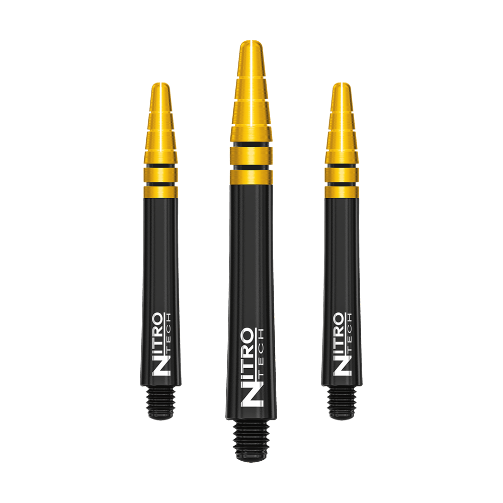 C702_Red_Dragon_Nitrotech_Black_Gold_Shafts_42mm_1yuXyG2HE4k3Js Auf dem Bild sind drei schwarze und goldene Dartshafts zu sehen, auf denen "NITRO TECH" steht. Sie stehen aufrecht nebeneinander vor weißem Hintergrund.