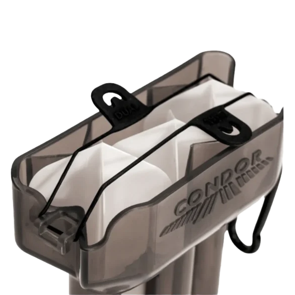 Das Bild zeigt ein schwarzes Condor Dual Dartcase Belt 3-er Set. Das Etui hat Fächer zur sicheren Aufbewahrung von Dartzubehör.
