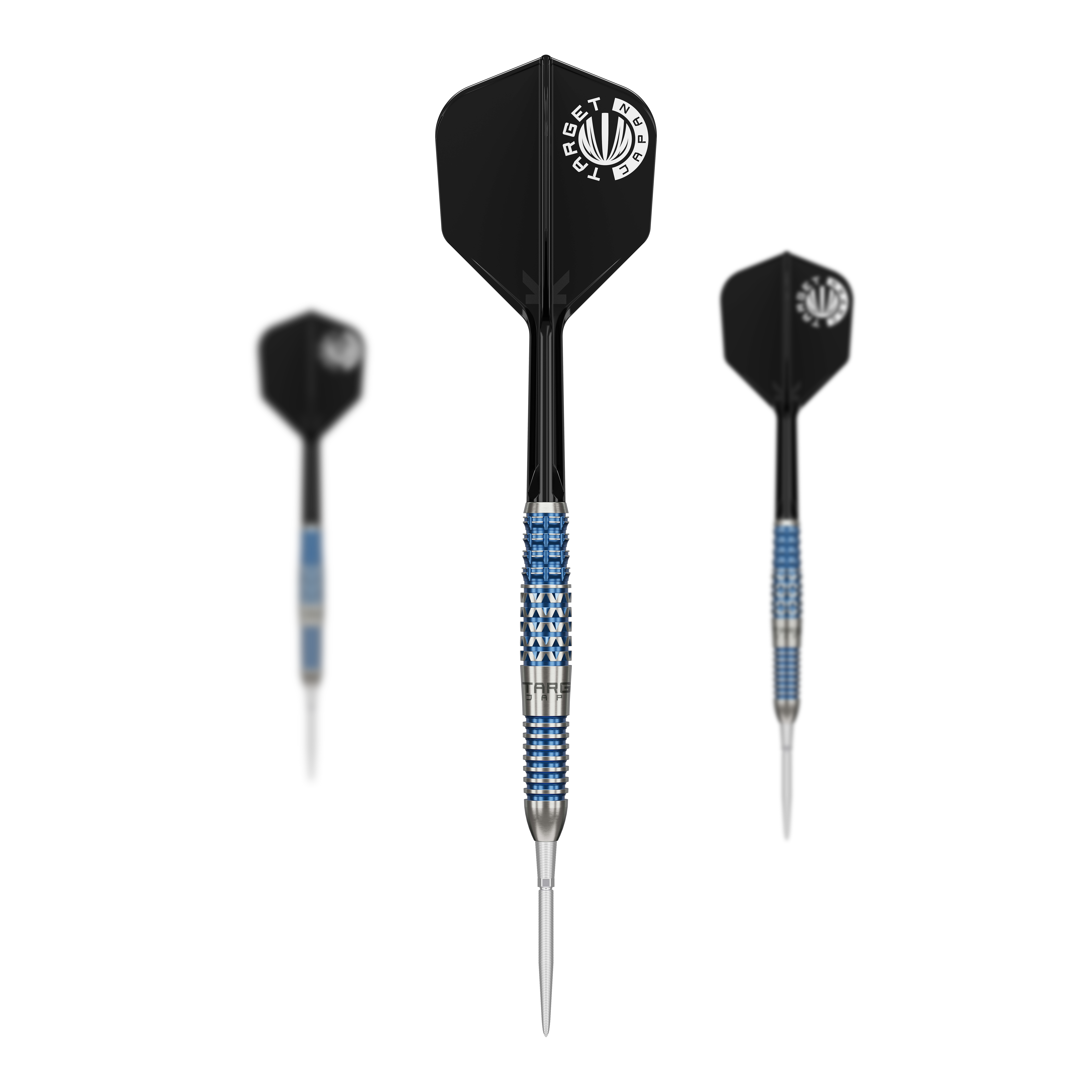 Das Bild zeigt drei Steeldarts des Modells "Target Japan Toru Suzuki Sereno GEN2 Swiss Point". Die Darts haben silber-blaue Griffbereiche und schwarze Flights mit weißem Logo.