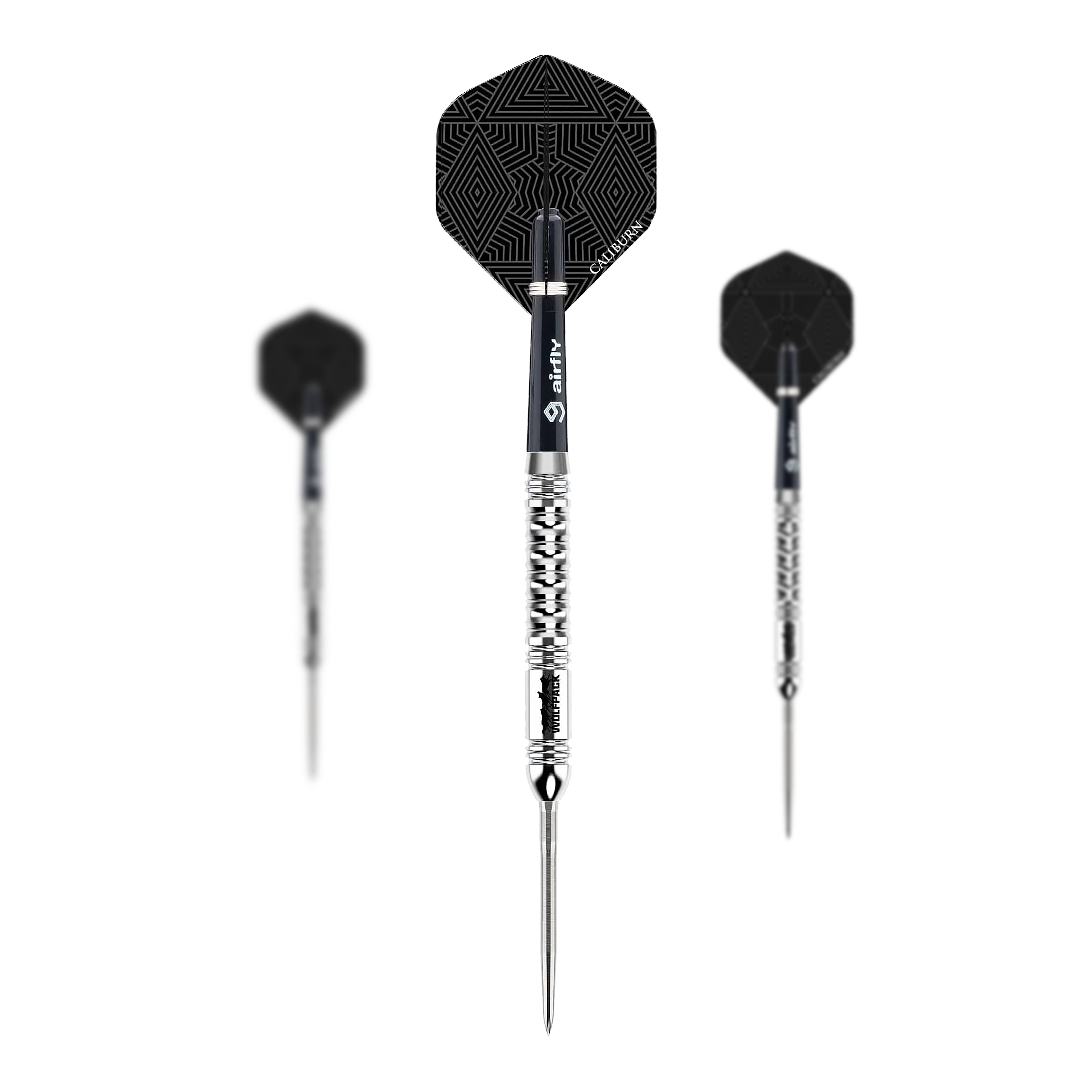 Ocelové šipky Caliburn Wolfpack W1 - 23g Das Bild zeigt drei Steeldarts des Produkts "Caliburn Wolfpack W1 Steeldarts - 23,5g". Die Darts haben silberne Spitzen und Schäfte mit schwarzen Flights, die geometrische Muster zeigen.