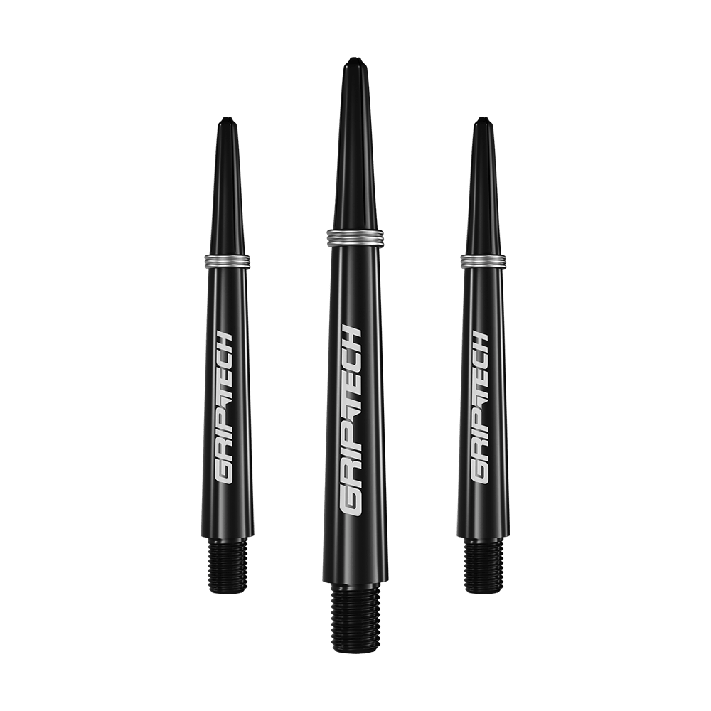 GOAT Griptech shafty - černé Das Bild zeigt drei schwarze Dart-Schäfte mit der Aufschrift "GRIPTECH" in weißer Farbe. Sie sind schlank geformt und haben silberne Ringe am oberen Ende.