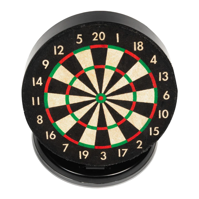 Sada mini terčů na stolní počítače Ruthless Das Bild zeigt eine kleine, runde Dartscheibe mit farbigen Markierungen und Zahlen. Sie ist als Mini-Desktop-Set gestaltet und eignet sich für den Schreibtisch.