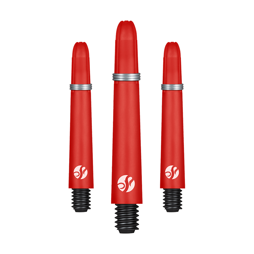 Karbonové násady Shot Koi - červené Auf dem Bild sind drei rote Dartschäfte in unterschiedlichen Längen zu sehen. Sie haben silberne Ringe und ein weißes Logo am unteren Ende.