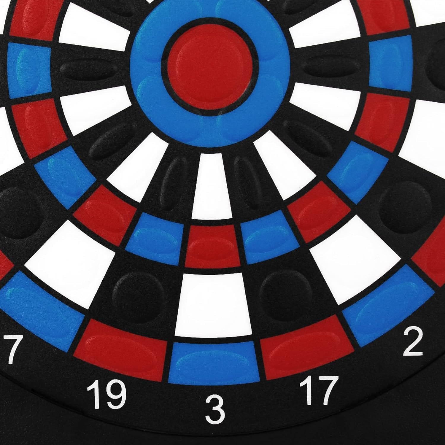 Počítadlo šipek XQMax Dublin Das Bild zeigt einen Ausschnitt des XQMax Dublin Dart Counters. Zu sehen ist die bunte Zielscheibe mit den Zahlen und farbigen Segmenten.