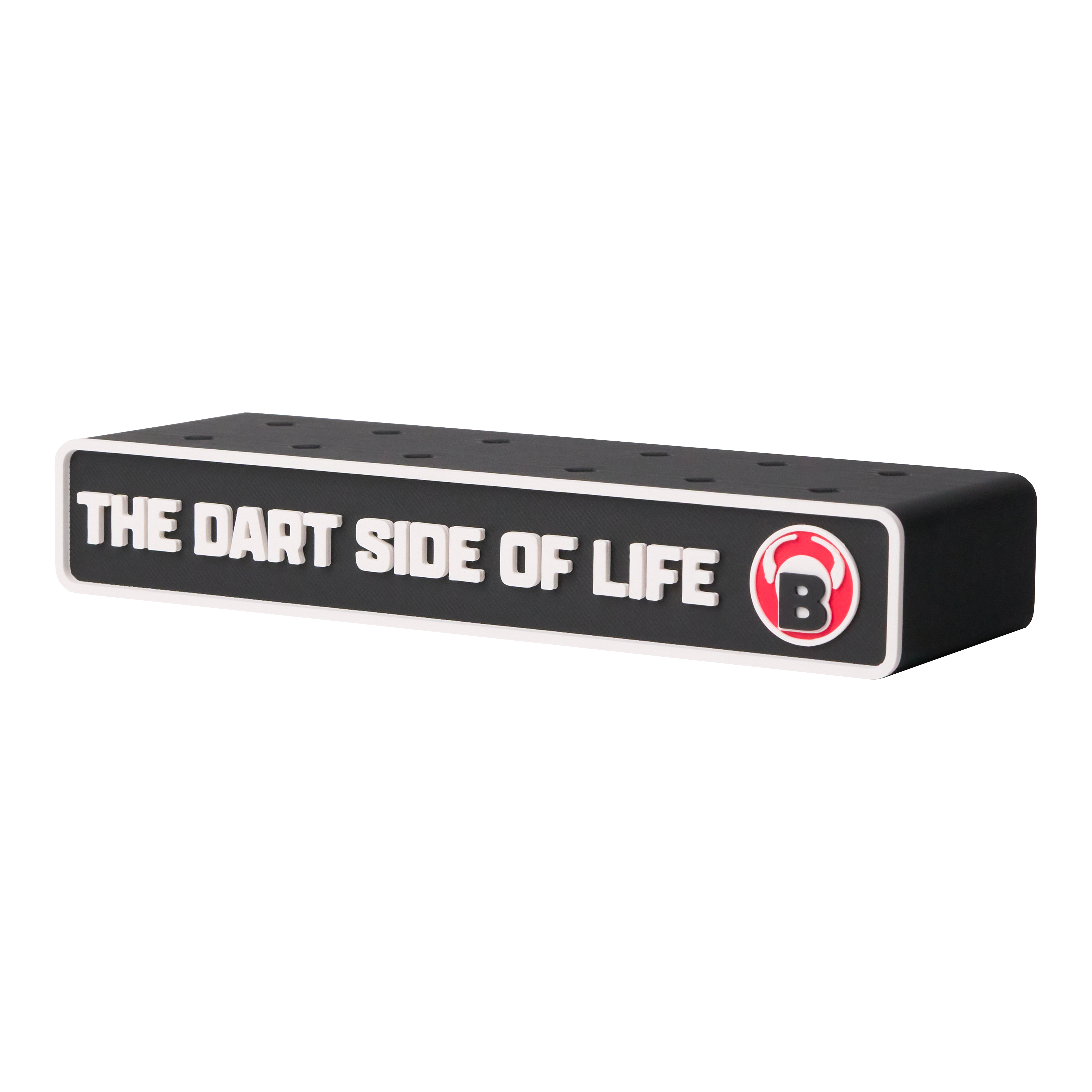 Das Bild zeigt einen schwarzen Dart-Halter mit der Aufschrift "THE DART SIDE OF LIFE". Rechts ist ein rotes Logo mit einem weißen "B" zu sehen.