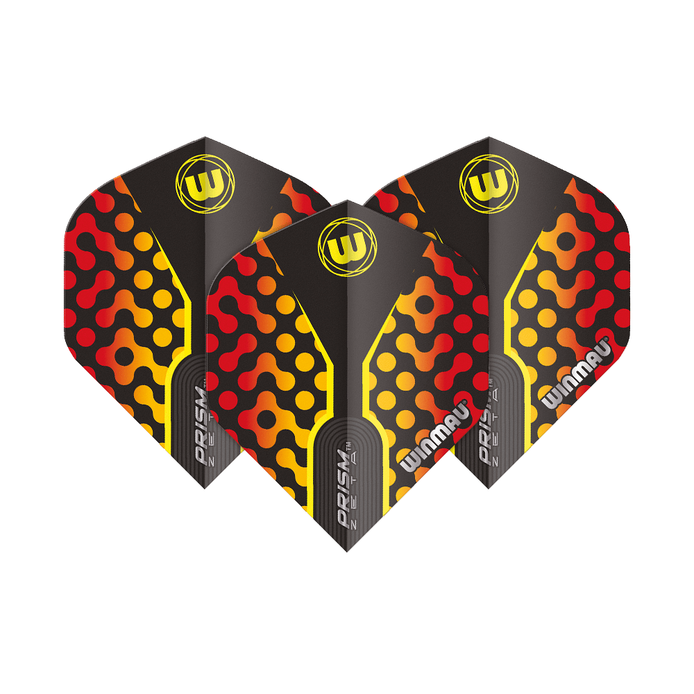 6915-308_Winmau_Prism_Zeta_RedOrange_Standard_Flights_1CjLB8VQON6MOg Das Bild zeigt drei Winmau Prism Zeta RedOrange Standard Flights. Die Flights sind schwarz mit roten und orangefarbenen Mustern sowie gelben Akzenten gestaltet.