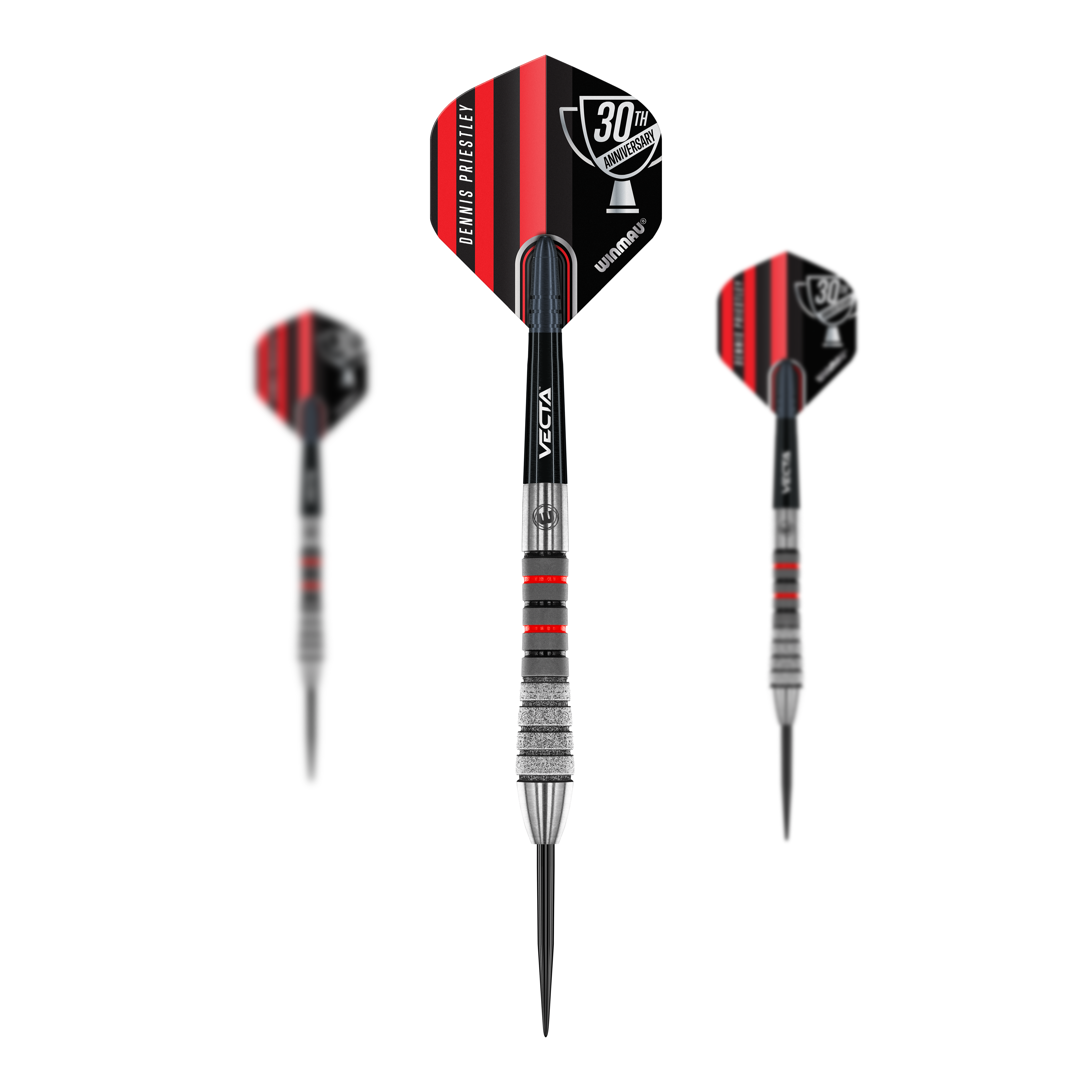 Ocelové šipky Winmau Dennis Priestley Diamond 3-Zero Das Bild zeigt drei Winmau Dennis Priestley Diamond 3-Zero Steeldarts. Die Darts haben schwarze und rote Flights mit silbernen und roten Akzenten am Schaft.