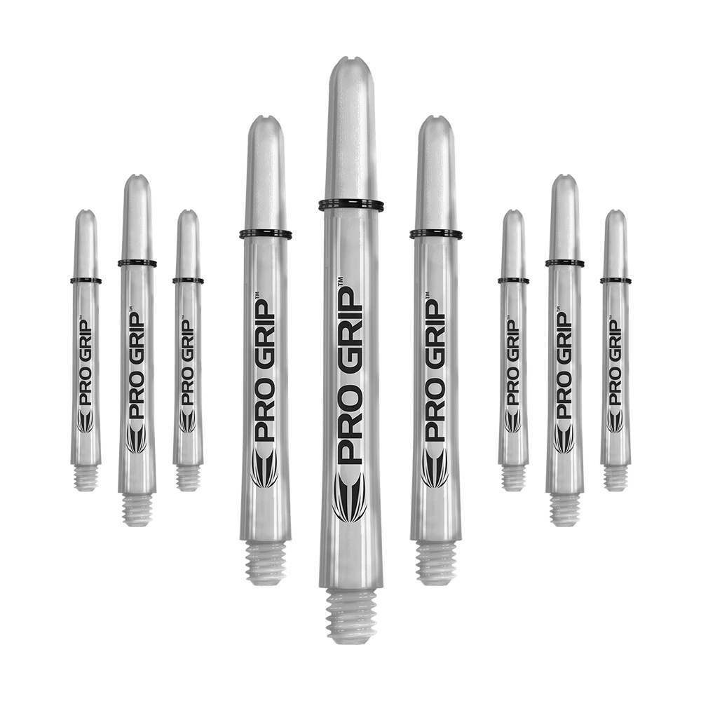 Target Pro Grip Shafts - 3 sady - Transparentní Das Bild zeigt neun transparente Pro Grip Shafts für Dartpfeile. Die Shafts haben eine Länge von 48 mm und sind mit schwarzem Schriftzug und Logo versehen.