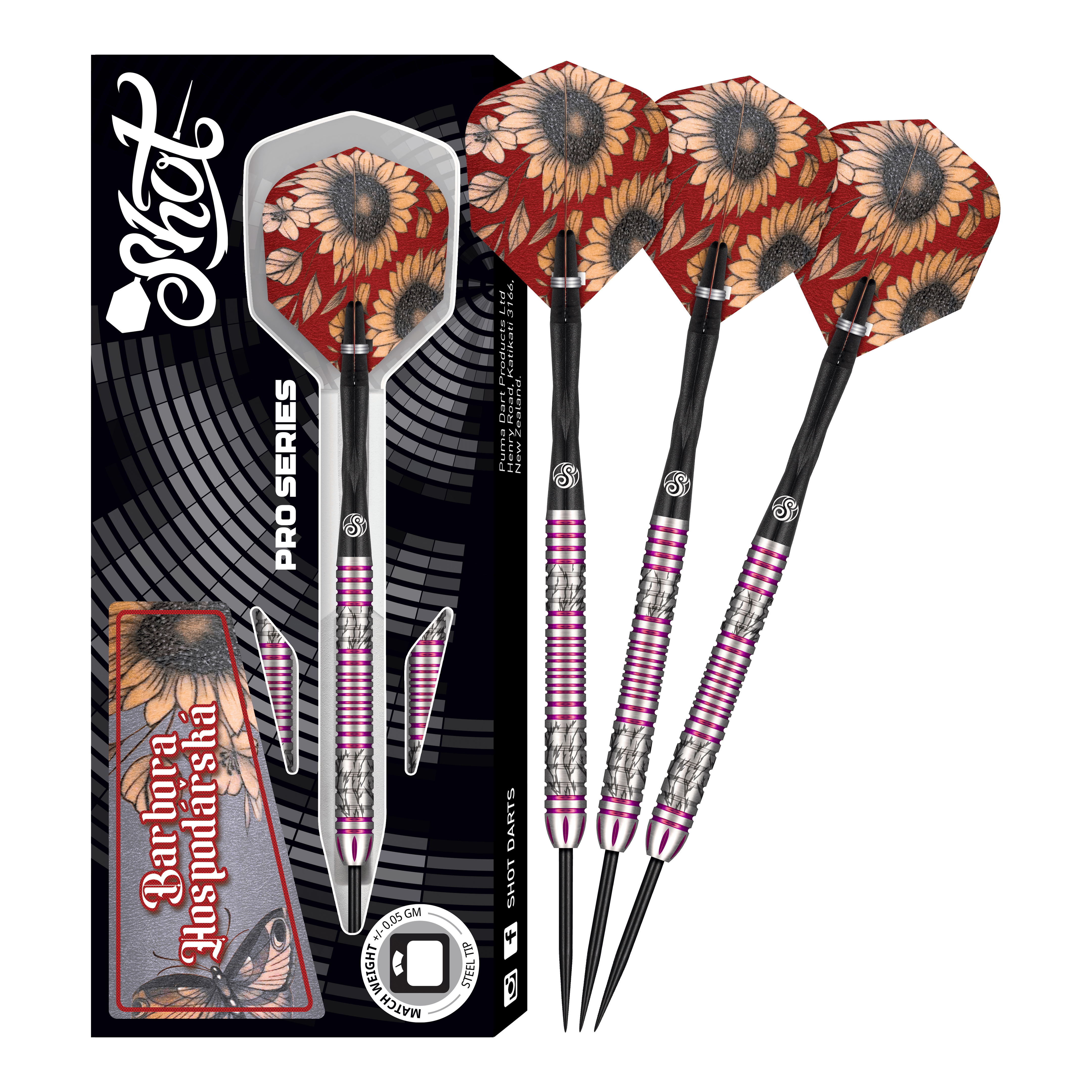 Shot Pro Series Barbora Hospodářská 2 Steeldarts - 23g Das Bild zeigt das Produkt "Shot Pro Series Barora Hospodarska Steeldarts - 23g" mit drei Steeldarts und einer Verpackung. Die Flights der Darts sind mit Sonnenblumenmotiven verziert.