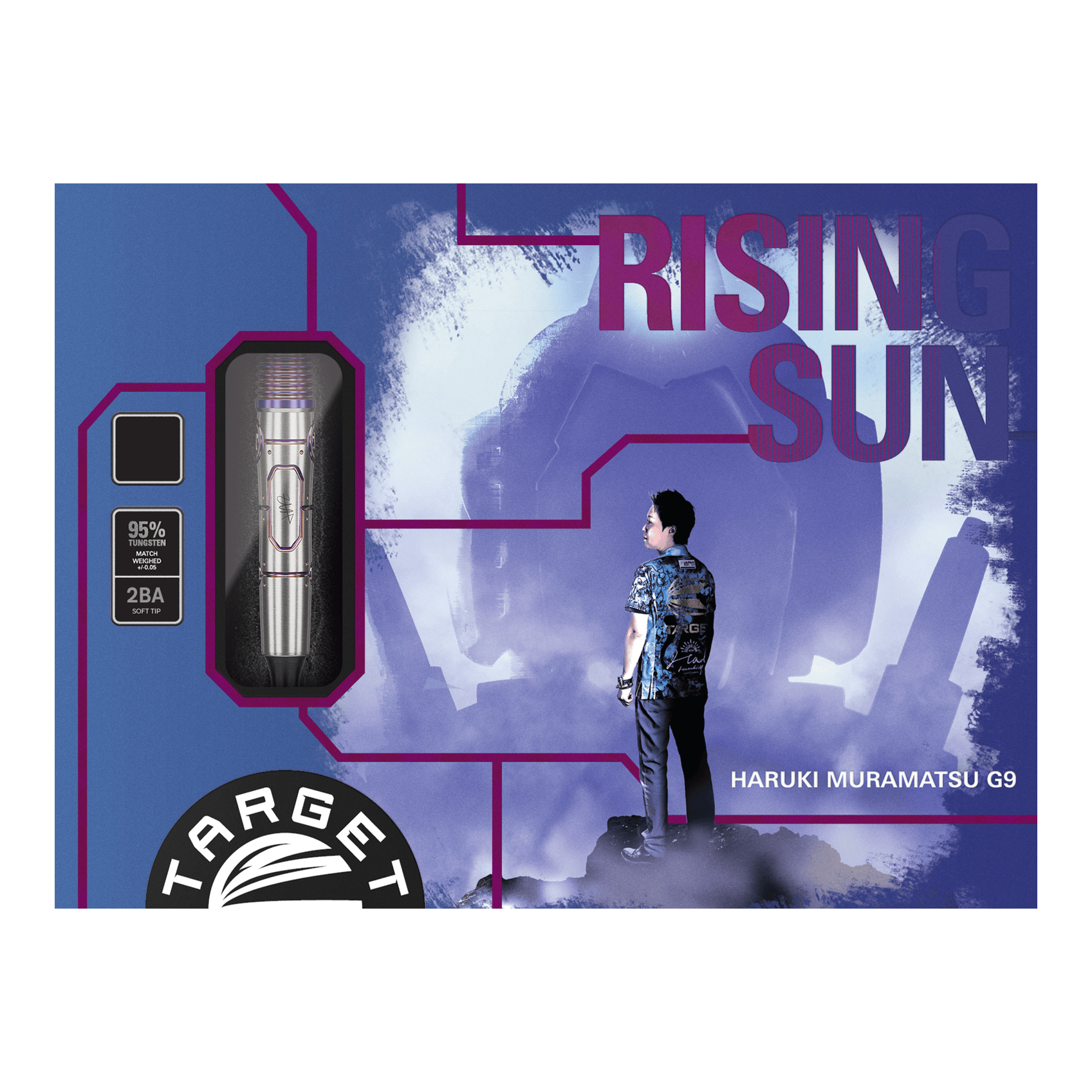Měkké šipky Target Japan Haruki Muramatsu Rising Sun GEN9 2BA - 21,5g Auf dem Bild ist die Verpackung der "Target Japan Haruki Muramatsu Rising Sun GEN9 2BA Softdarts - 21,5g" zu sehen. Rechts steht eine Person und im Hintergrund ist ein großes, stilisiertes Design mit dem Text "Rising Sun".
