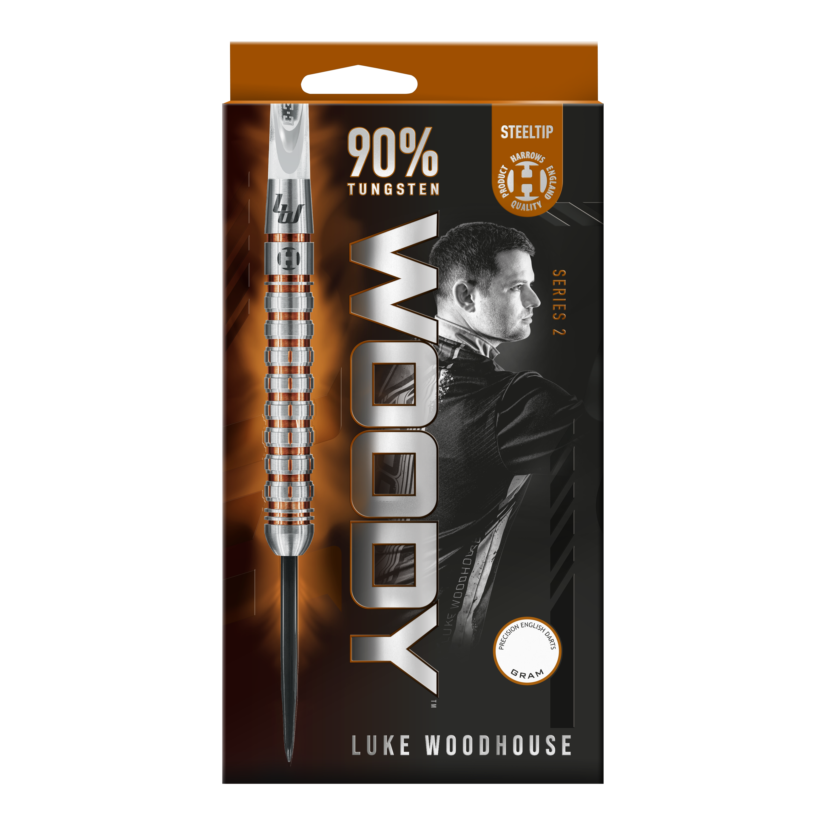 Ocelové šipky Harrow's Luke Woodhouse Series 2 Das Bild zeigt die Verpackung der Harrows Luke Woodhouse Series 2 Steeldarts. Auf der Vorderseite sind ein Dartpfeil, der Name "WOODY" und ein Bild von Luke Woodhouse zu sehen.