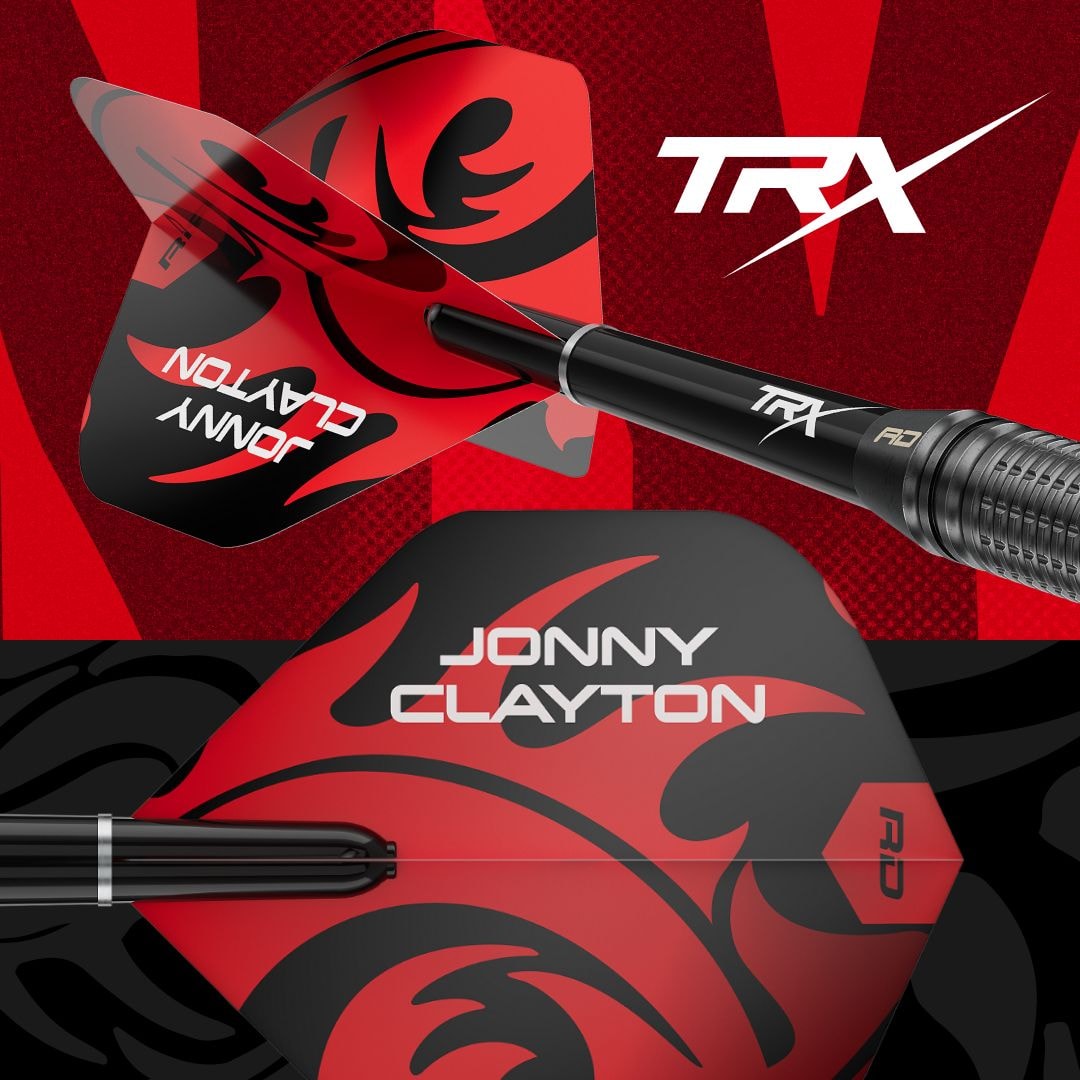 Ocelové šipky Red Dragon Jonny Clayton Core Brass - 21g Das Foto zeigt die Red Dragon Jonny Clayton Core Brass Steeldarts - 21g. Die Darts liegen auf einer ebenen Fläche.