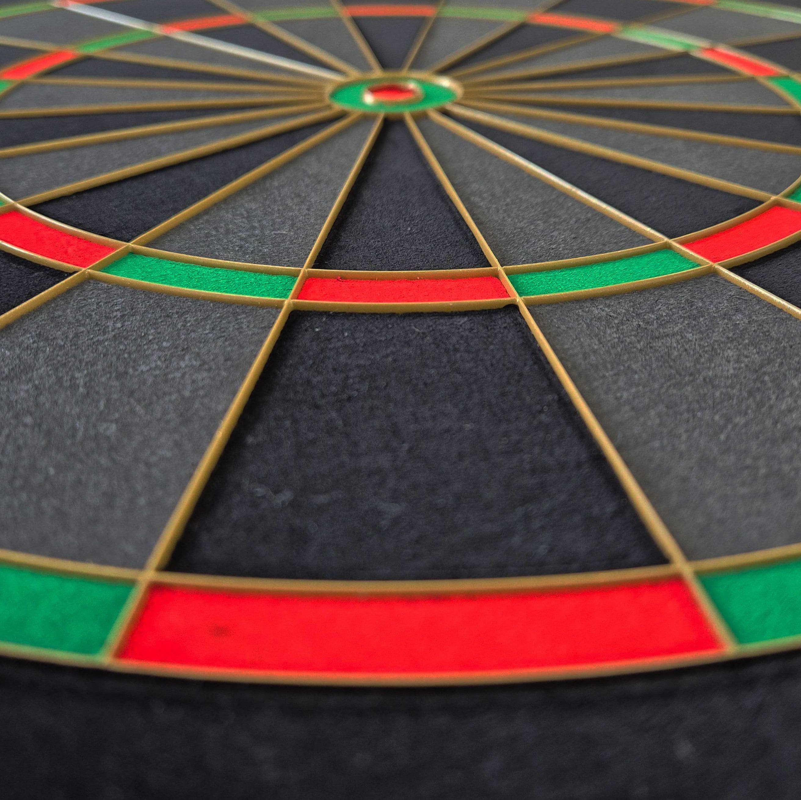 Ocelový terč Bulls NL Advantage Black Edition Hier findet sich eine weitere Ansicht des BullsNL Advantage Black Edition Steeldartboards. Das Produkt ist von einer anderen Seite präsentiert.