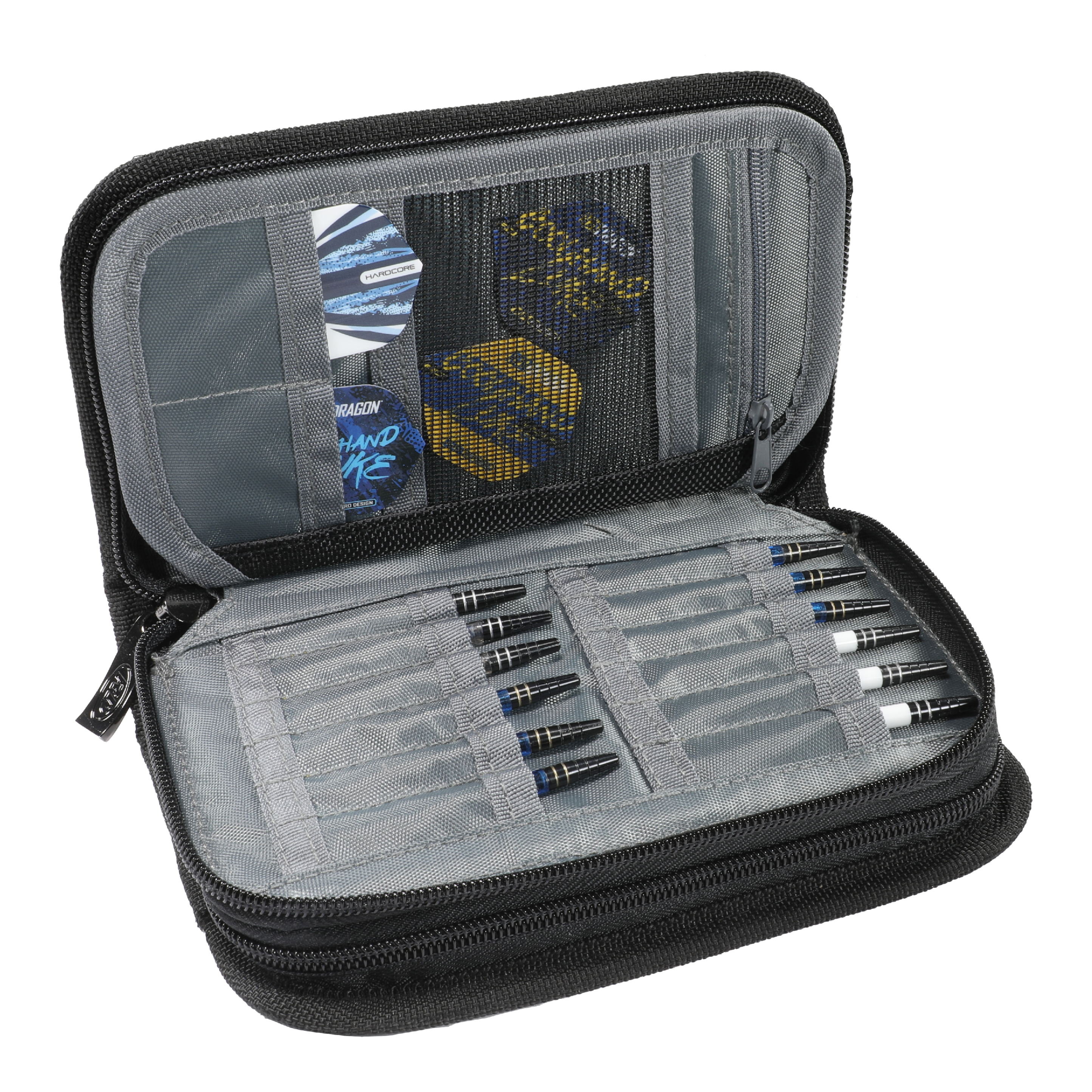 Peněženka na šipky Firestone 2 od Red Dragon Luke Humphries World Champion Das Bild zeigt das geöffnete Dartwallet „Red Dragon Luke Humphries World Champion Firestone 2“. Im Inneren sind mehrere Dartpfeile und Zubehör ordentlich in Fächern verstaut.