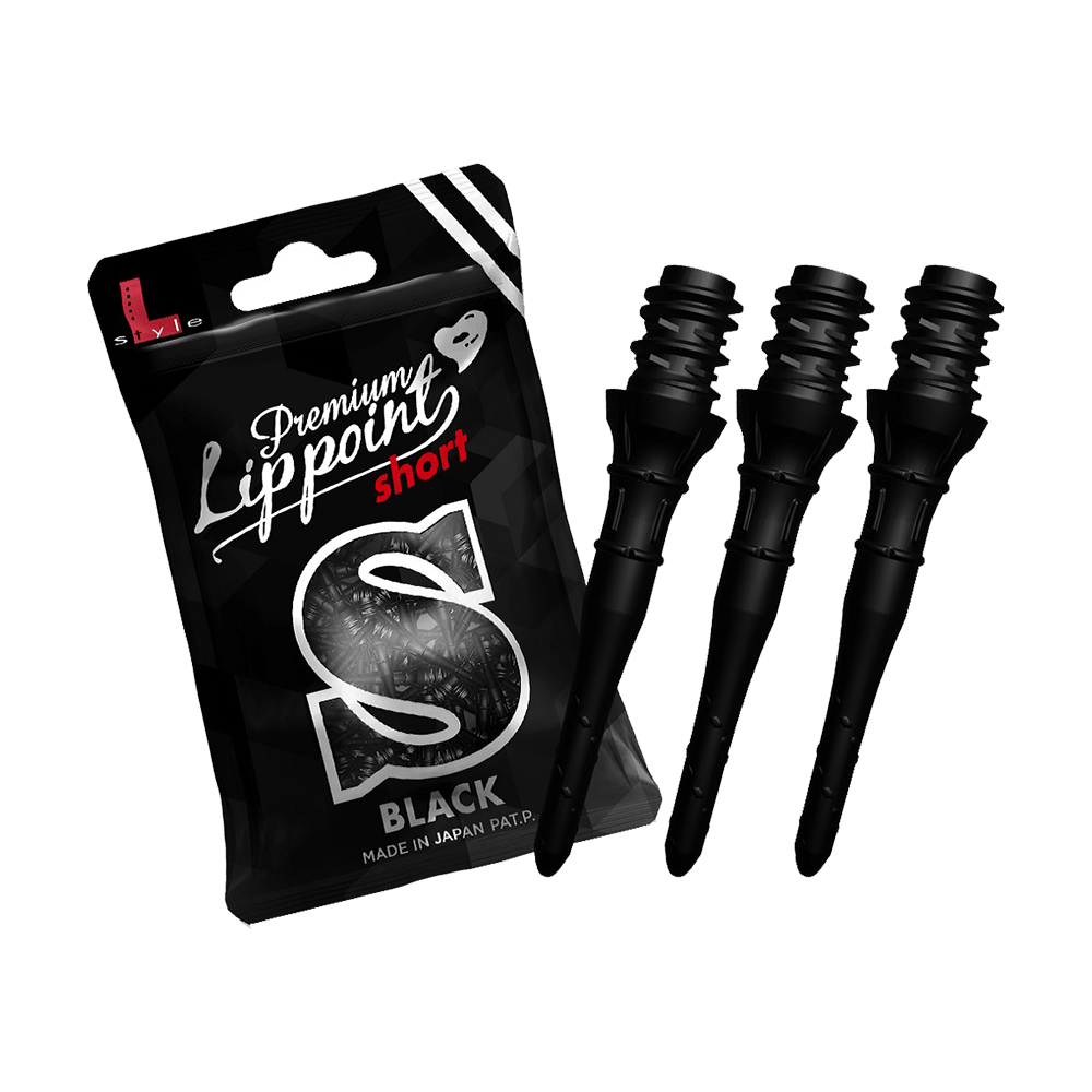 LIP39_L-Style_Premium_Lippoints_Short_Schwarz_2 Das Bild zeigt eine Packung „L-Style Premium Lippoints Short“ in Schwarz. Neben der Packung sind drei kurze, schwarze Dartspitzen abgebildet.