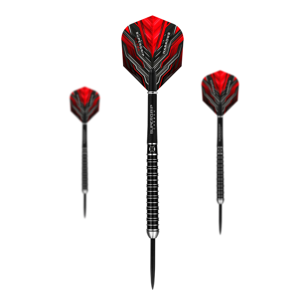 Ocelové šipky Harrows Supergrip Ultra Das Bild zeigt drei Harrows Supergrip Ultra Steeldarts mit roten Flights. Die Darts haben einen schwarzen Schaft mit silbernen Ringen und spitzen Metallspitzen.