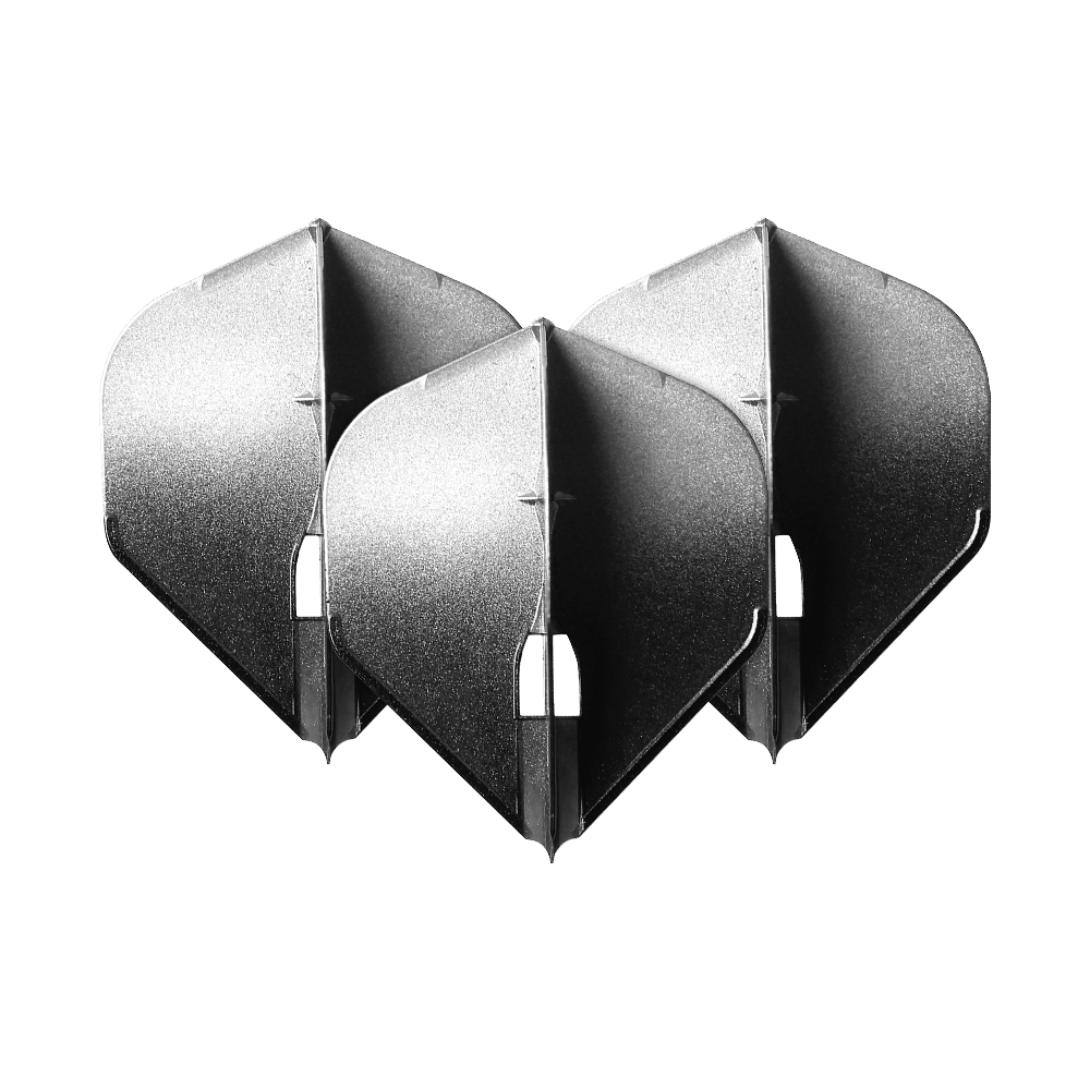 Dvoubarevné letky L-L-Style1PRO Auf dem Bild sind drei silberfarbene Dart-Flights in Pfeilform zu sehen. Die Flights stehen dicht nebeneinander und haben einen metallischen Glanz.