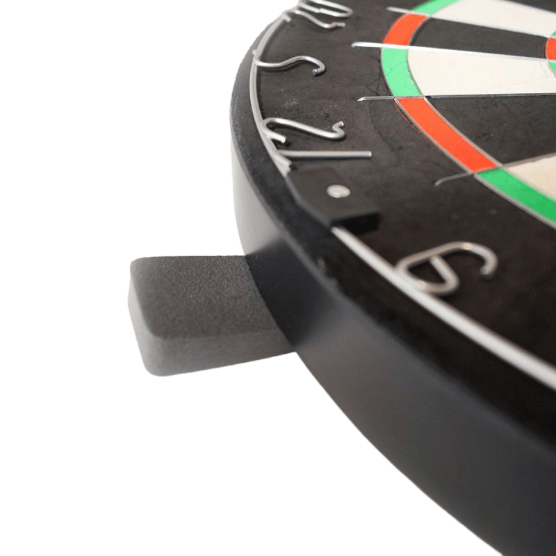 Sada terčů Karella BullOut včetně 2 sad ocelových šipek Hier ist das Karella Dartboard BullOut Set mit zwei Sätzen Steeldarts abgebildet. Das Set eignet sich für Dartspieler aller Erfahrungsstufen.