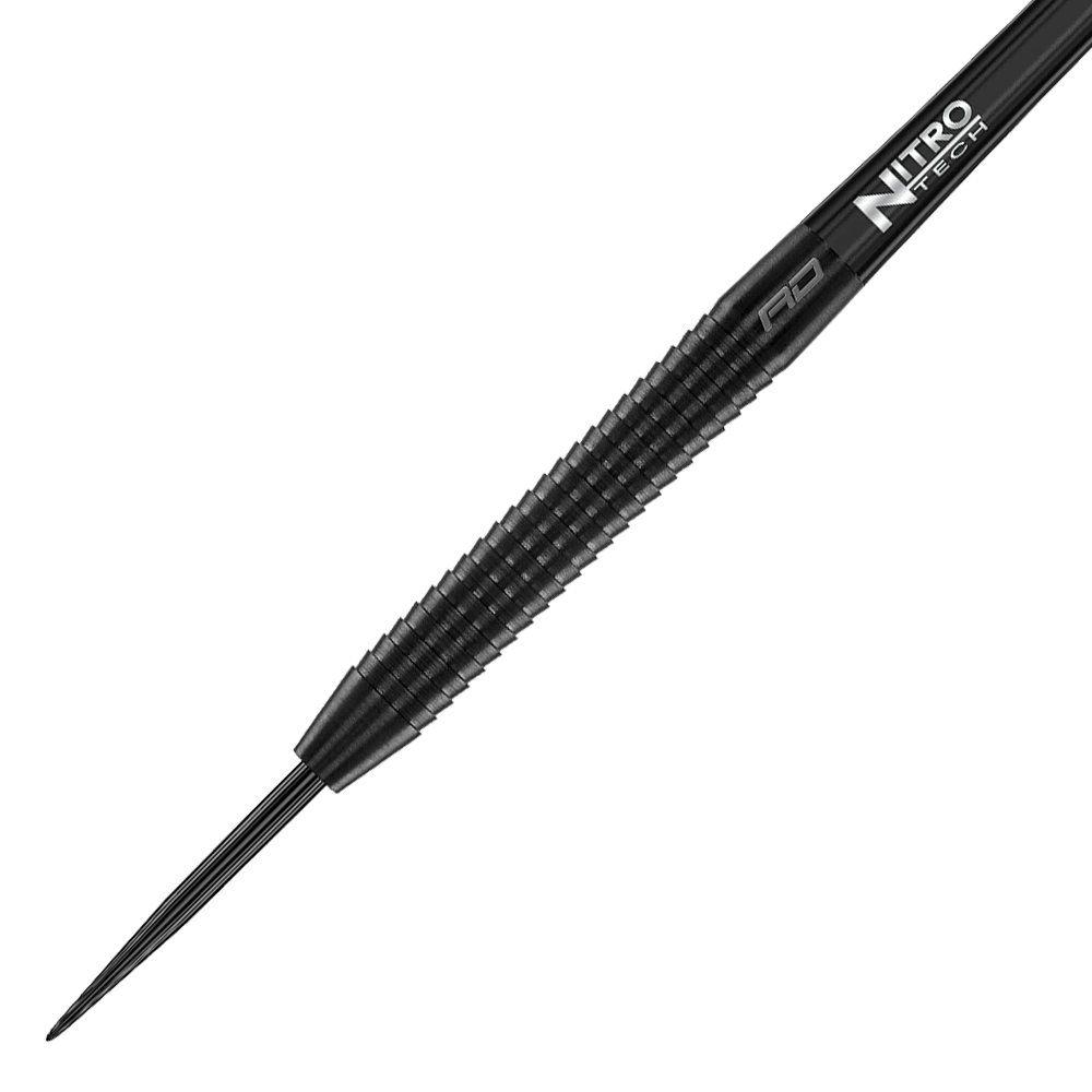 Red Dragon Razor Edge Černé ocelové šipky Das Bild zeigt einen Red Dragon Razor Edge Black Steeldart. Der Dart ist schwarz und hat eine gerillte Griffzone für besseren Halt.
