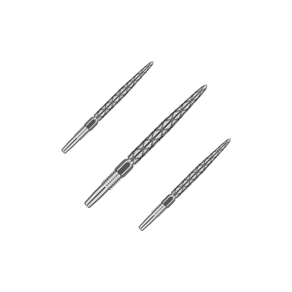 Zaměřte hroty šipek Swiss Diamond Pro Silver Points Das Bild zeigt drei silberne Dartspitzen mit einem rautenförmigen Muster. Sie sind nebeneinander auf einem neutralen Hintergrund angeordnet.