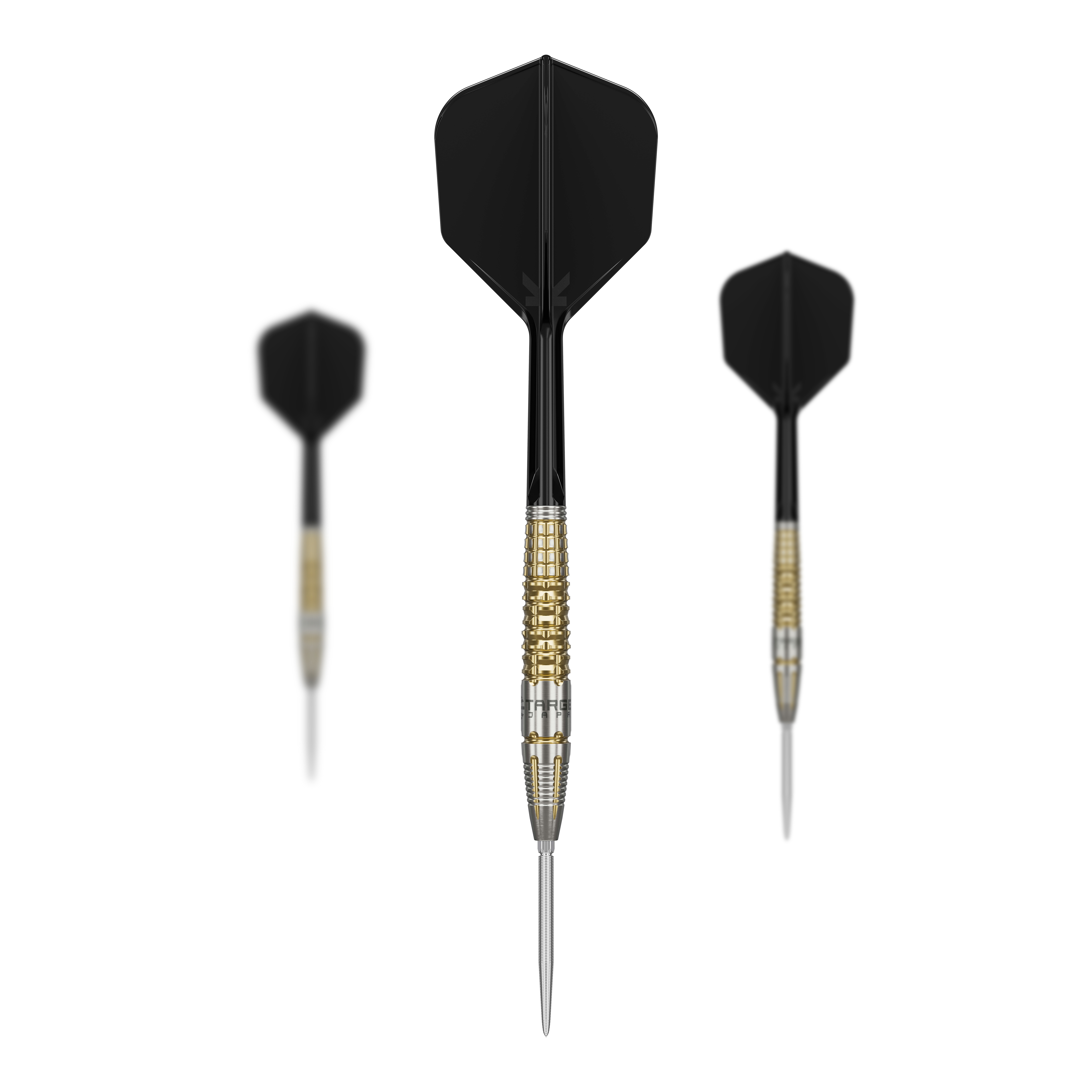 Šipky Target Black Marque Warrior Swiss Point Steel Das Bild zeigt drei Target Black Marque Warrior Swiss Point Steeldarts mit schwarzen Flights und gold-silbernen Griffen. Die Darts sind von vorne und von schräg hinten zu sehen.