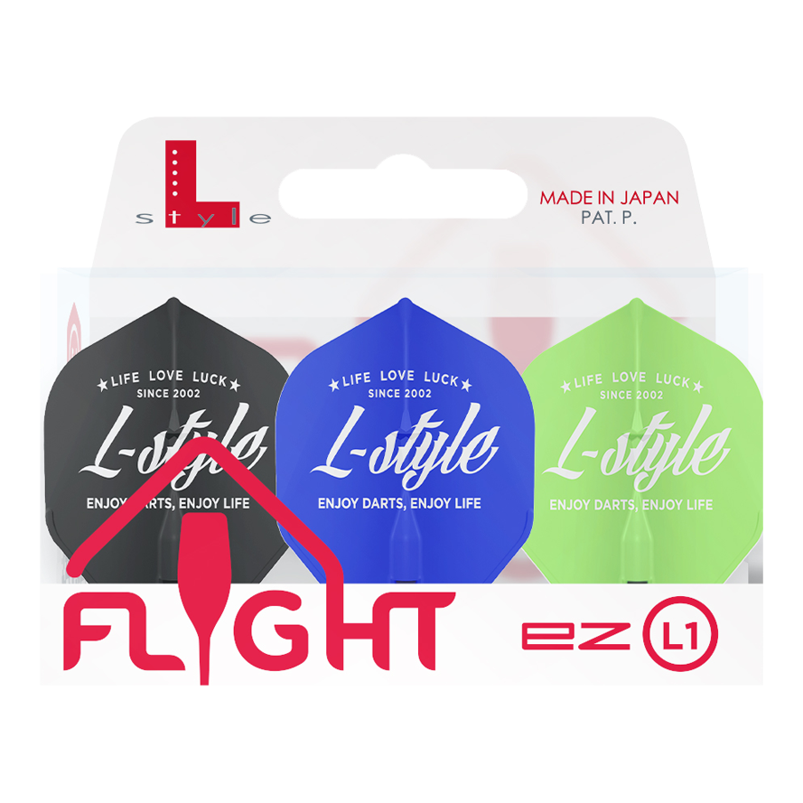 Das Bild zeigt eine Packung mit drei Dartflights der Marke “L-Style” in den Farben Schwarz, Blau und Grün. Auf den Flights steht: "Life Love Luck, since 2002, L-style, Enjoy Darts, Enjoy Life".