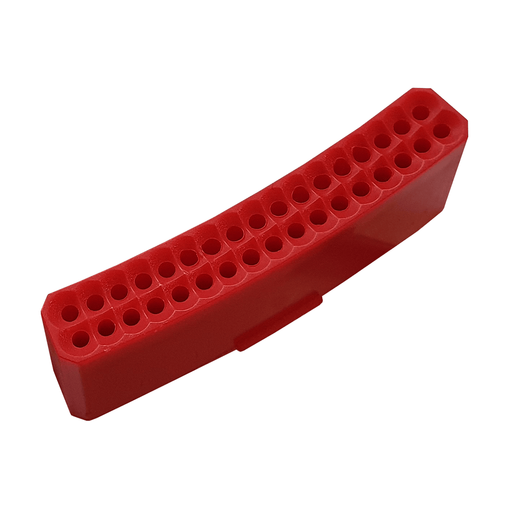 Das Bild zeigt ein rotes Ersatzfeld für das Granboard 132. Es hat mehrere runde Löcher in einer gebogenen, rechteckigen Form.
