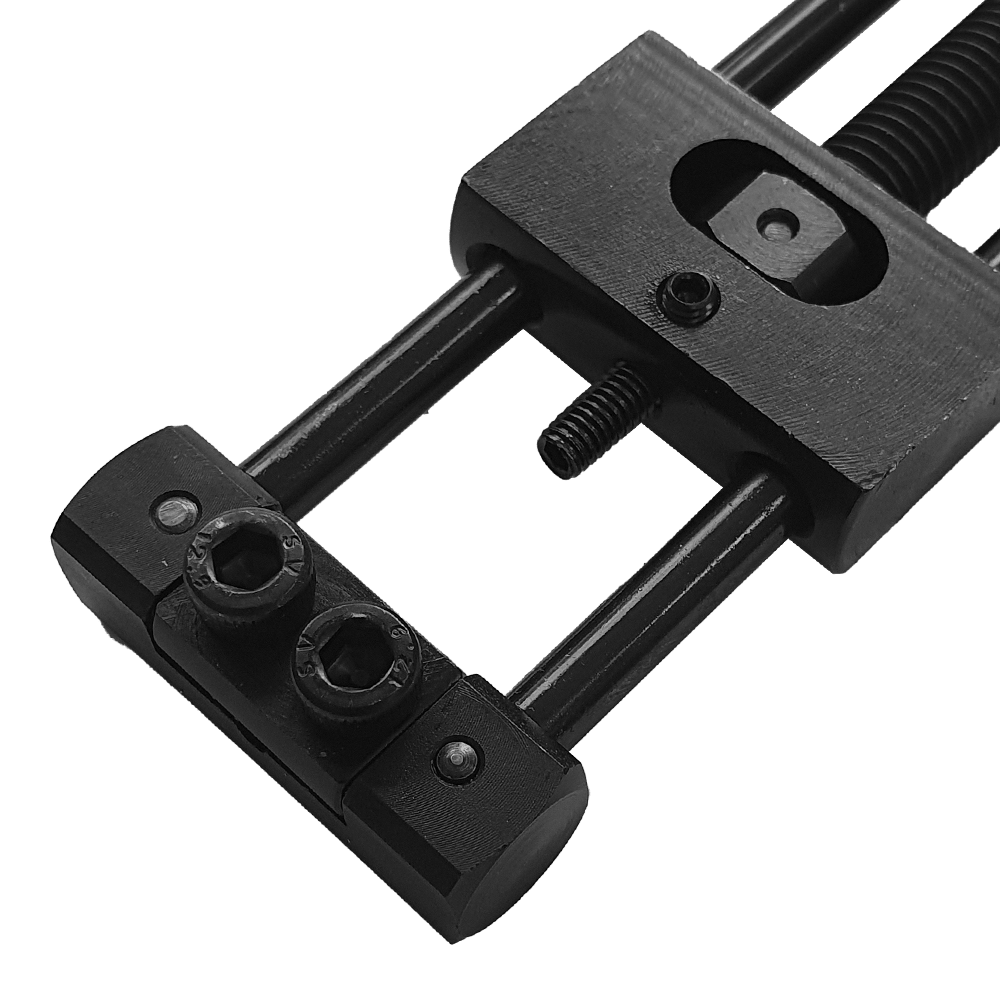 Designa Dart Repointer Black Pro Edition - Výměna hrotů Designa Dart Repointer Black Pro Edition - Spitzenwechsler ist ein Tool zum Wechseln von Dartspitzen. Das Bild zeigt das Produkt aus schwarzem Material.