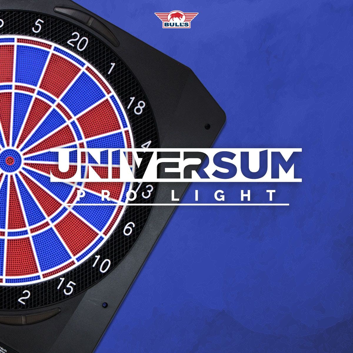 Elektronický terč Bulls NL Universum Pro Light - modročervený Das Bild zeigt das Bulls NL Universum Pro Light Elektronisches Dartboard in Blau und Rot. Es ist ein elektronisches Dartboard für Freizeit- und Profispieler.