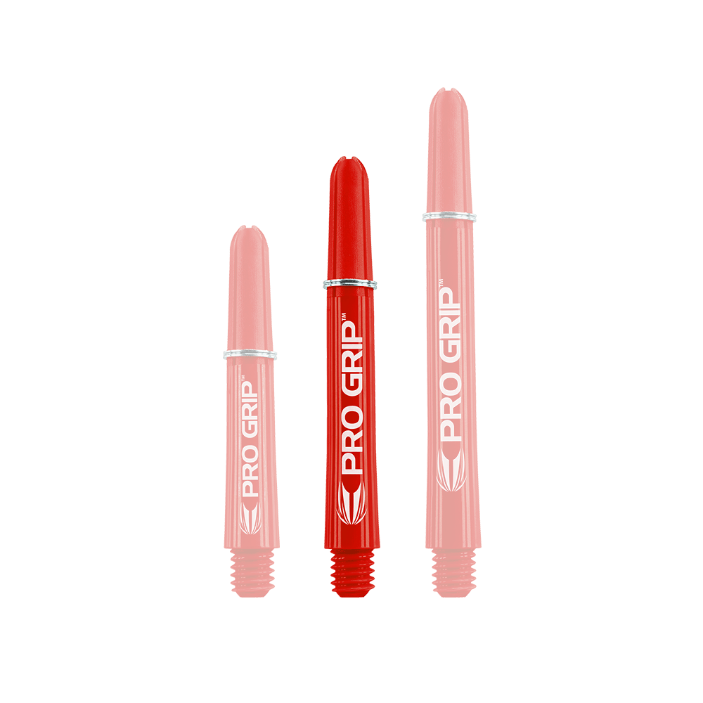 Target Pro Grip Shafts – 3 sady – červená Das Bild zeigt drei rote "Pro Grip" Shafts für Dartpfeile in unterschiedlichen Längen. Alle drei Shafts haben die weiße Aufschrift "PRO GRIP" und ein Logo.