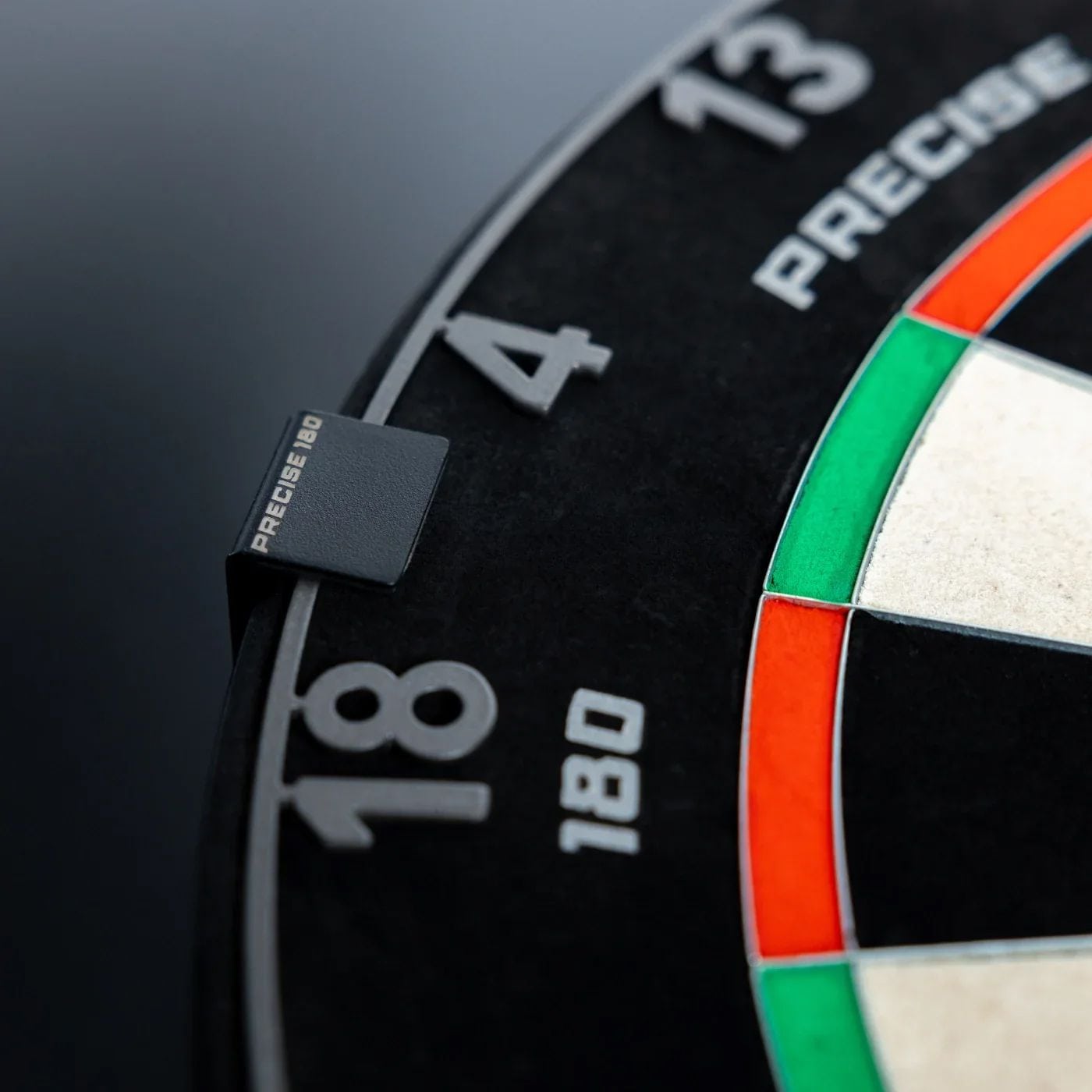 Přesný magnetický držák 180° GEN2 - sada 4 kusů Das Bild zeigt das Produkt Precise 180 Magnethalter GEN2 - 4er Set. Es handelt sich um einen Satz Magnethalter für Darts in der GEN2-Version.