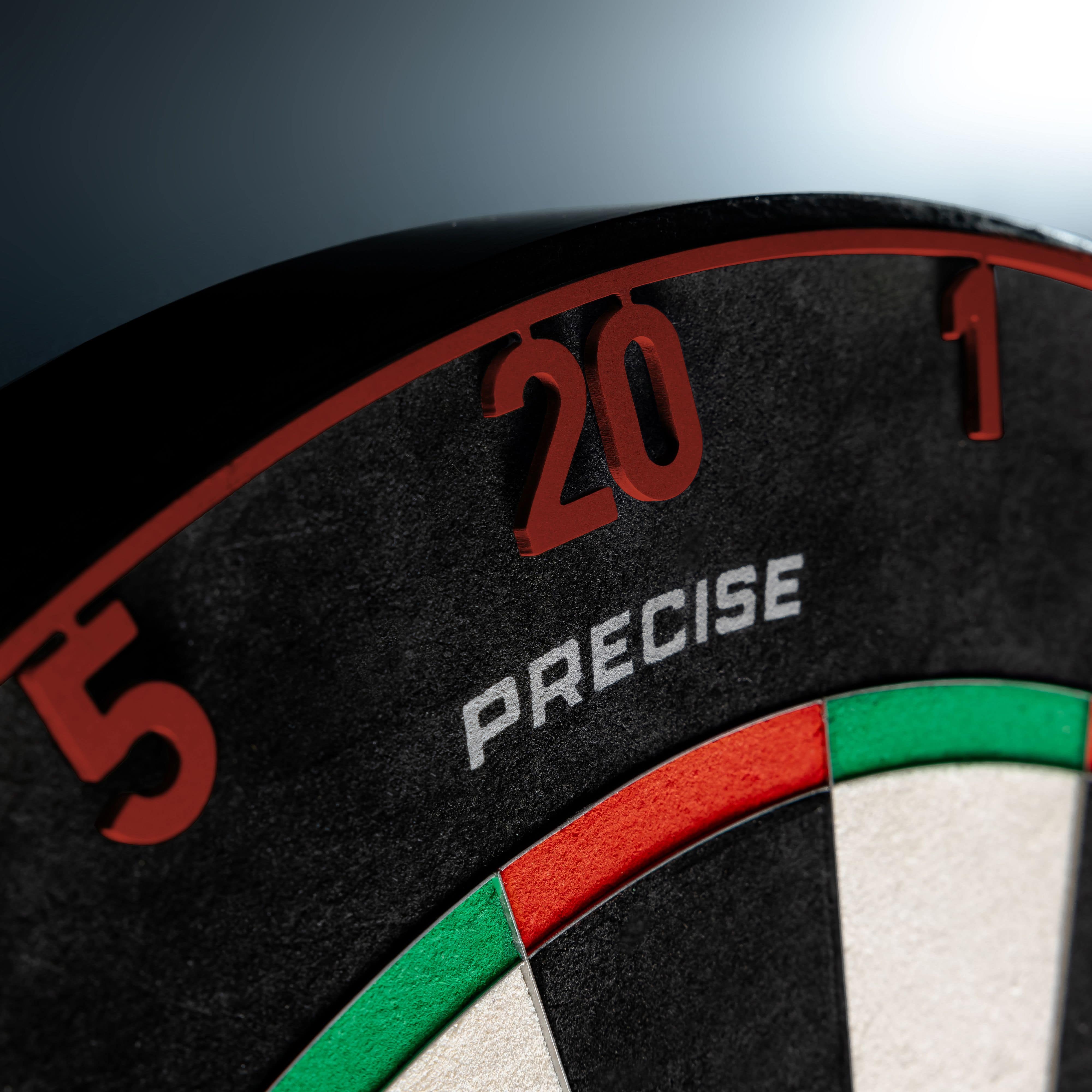 Ocelový terč Precise 180 Endorphine s číslovaným kroužkem - vybledlý červený Das Precise 180 Endorphine Steeldartboard mit Nummernring in Faded Red ist zu sehen. Die Abbildung präsentiert das Produkt in kräftigen Farbtönen.