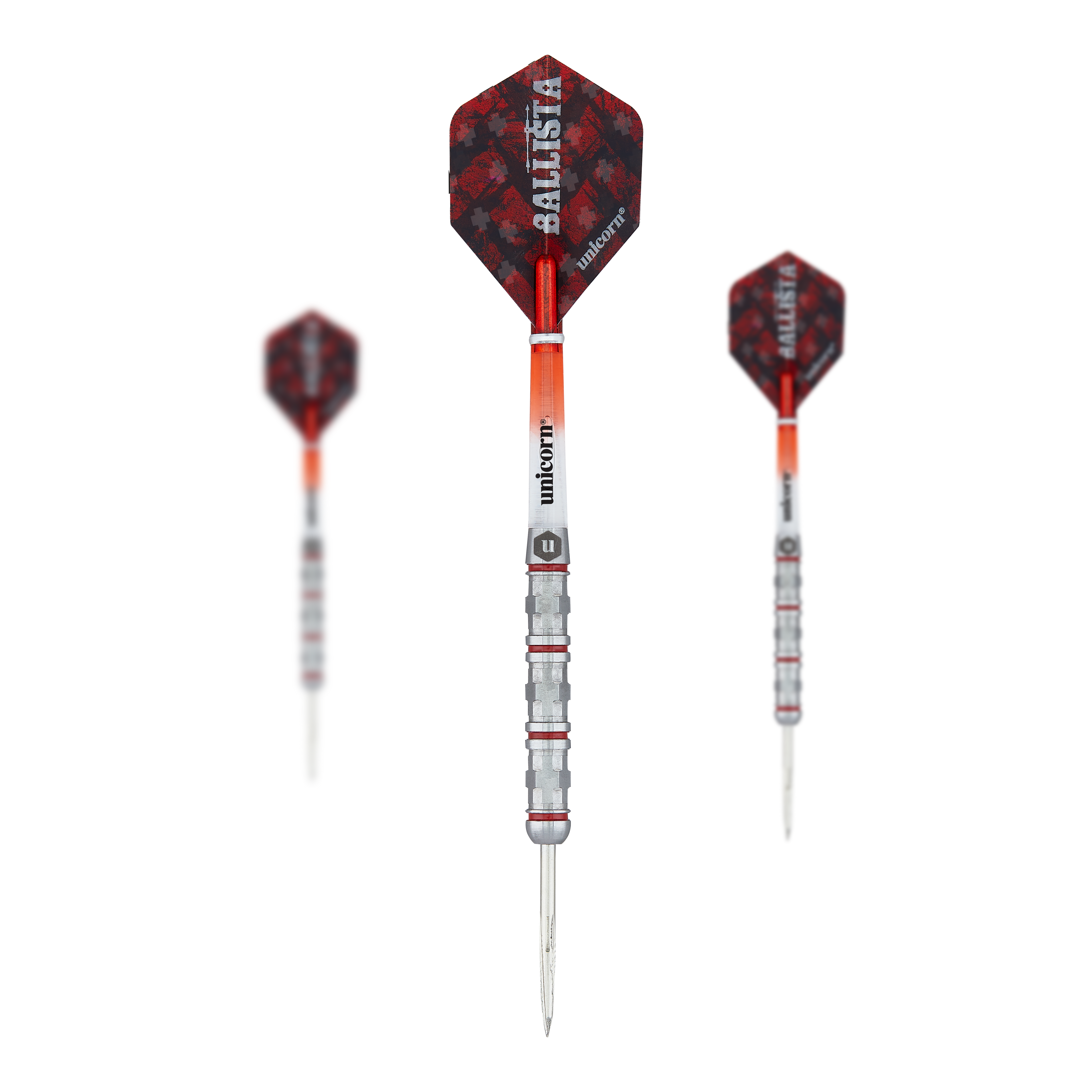 Ocelové šipky Unicorn Ballista Style 4 Das Bild zeigt drei Steeldarts des Produkts "Unicorn Ballista Style 4". Die Darts haben silberne Spitzen, rote Flights und einen silber-roten Schaft mit dem Schriftzug "Unicorn".
